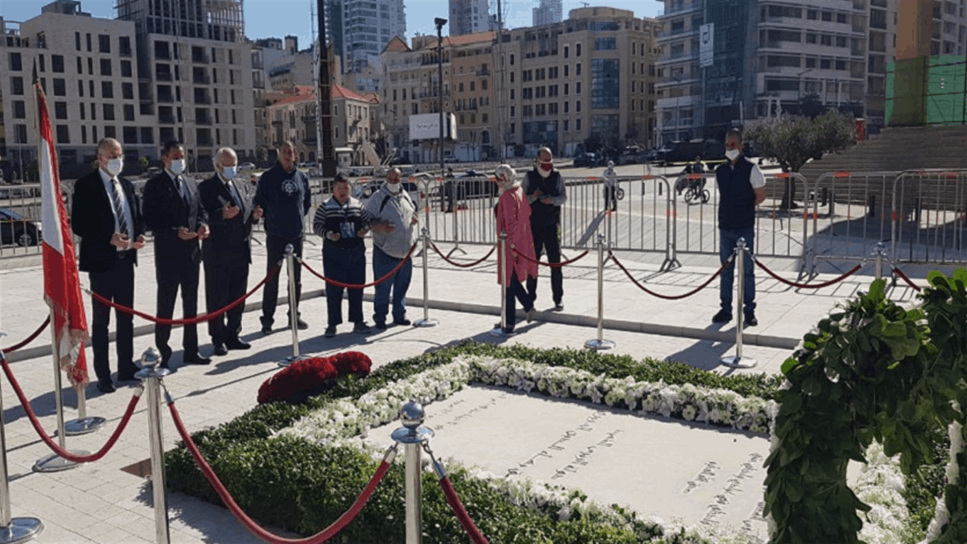 بتكليف من النائب تيمور جنبلاط... عبدالله والصايغ زارا ضريح الرئيس الشهيد رفيق الحريري