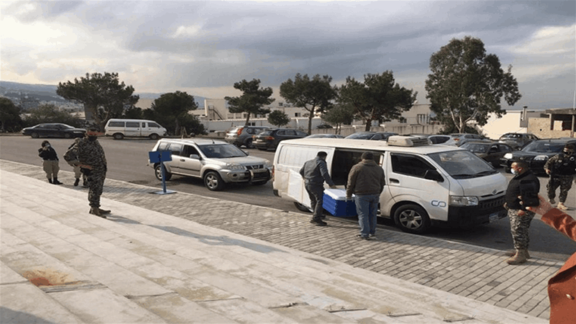 وصول اللقاحات إلى مستشفى المعونات في جبيل (صور)