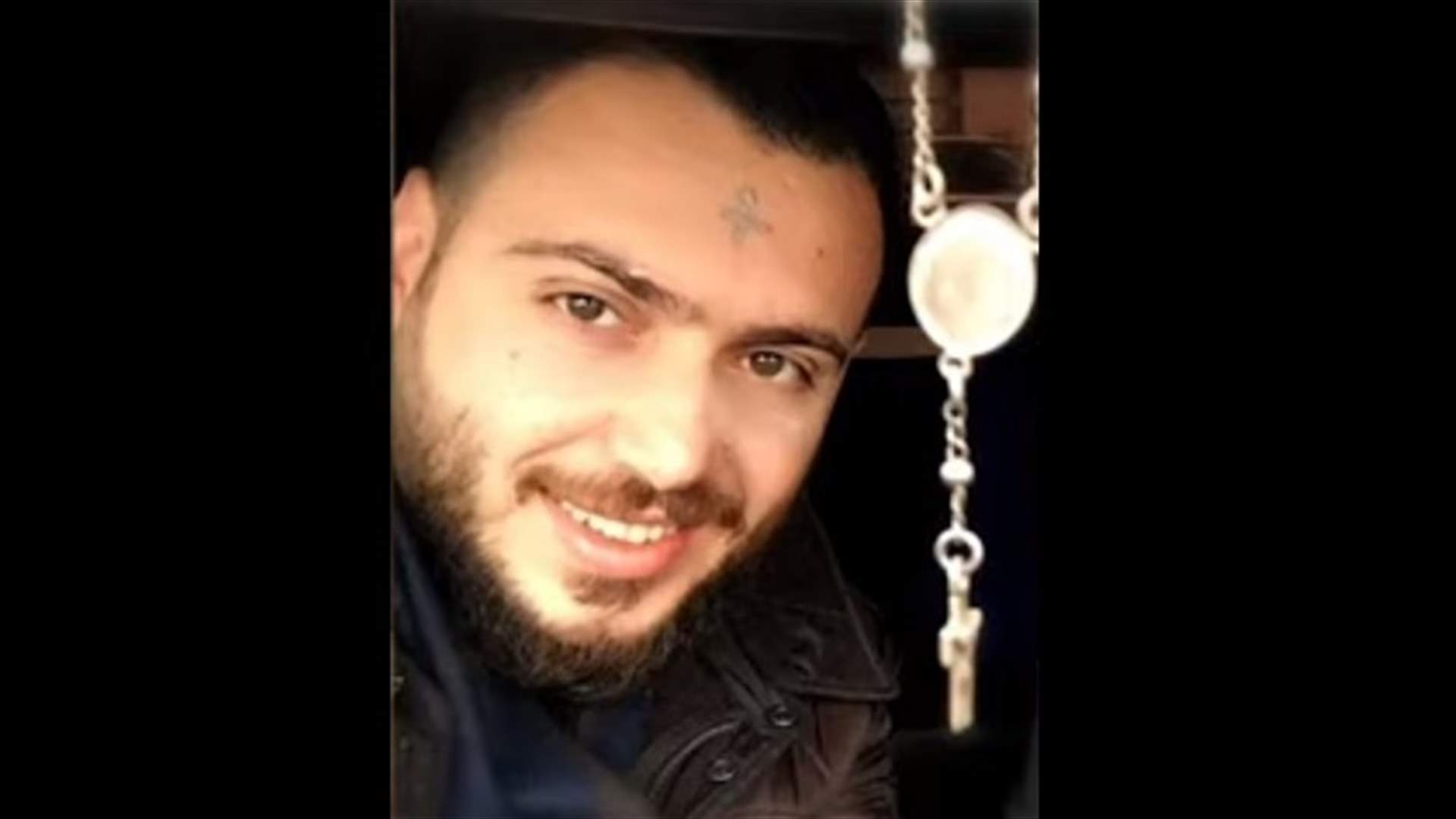 فارس اسكندر يرسم إشارة الصليب في إثنين الرّماد... والجمهور: هل إعتنق المسيحيّة؟