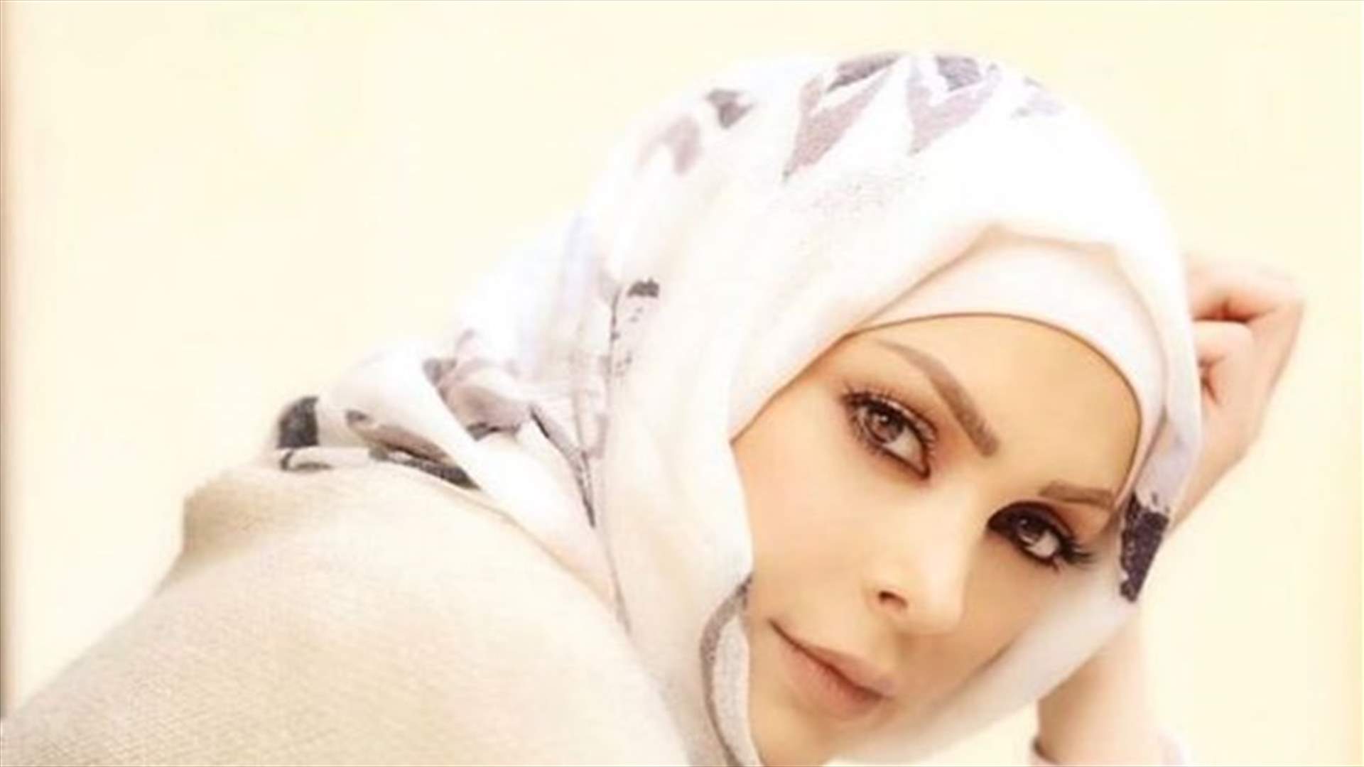 أمل حجازي أخفت خبر إصابتها بكورونا... وأعلنت إنتصارها مع عائلتها بصورة جديدة