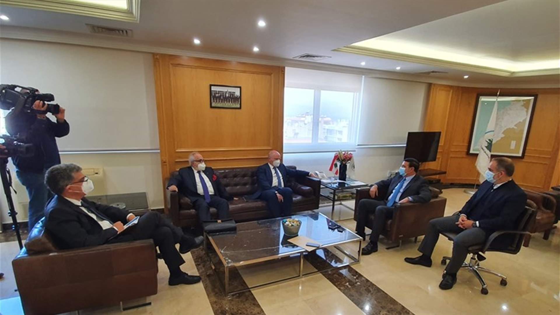 عملية توضيب المواد الكيميائية في مرفأ بيروت انتهت... والمستوعبات جاهزة للشحن