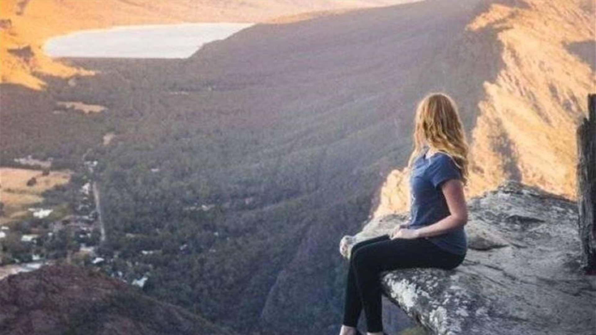 التقط سيلفي معها... رجل يلقي بزوجته الحامل من أعلى جبل! (صور)
