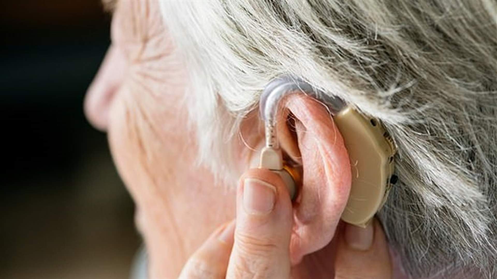 كيف تؤخر سماعات الأذن الإصابة بالخرف؟