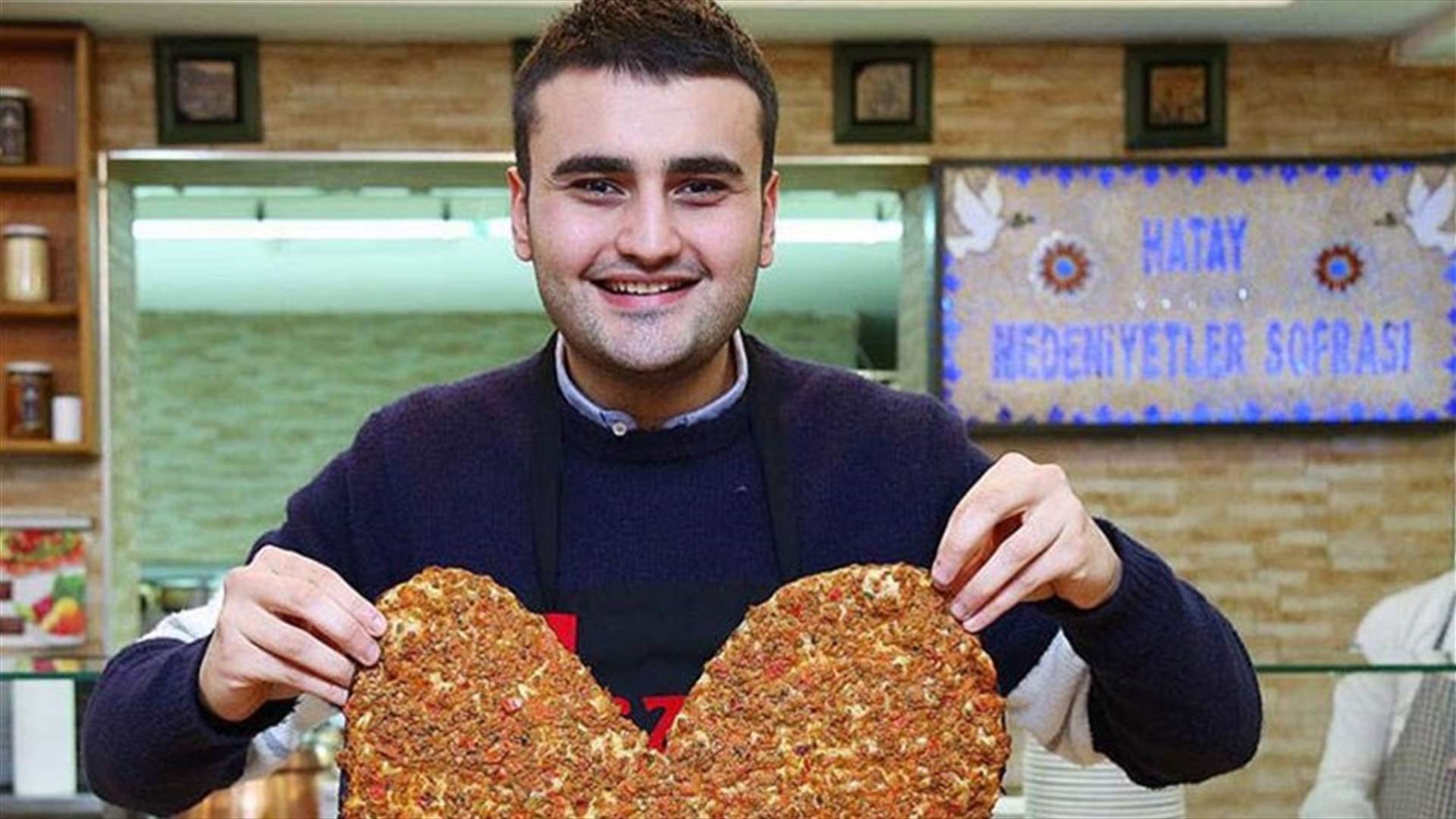لطفية من &quot;باب الحارة&quot; مع الشيف بوراك.. و&quot;أم زكي&quot; تعلّق (صورة)
