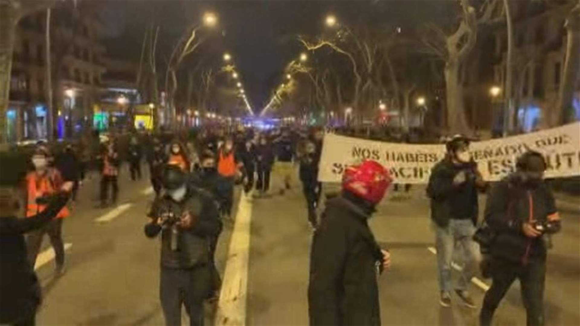 تظاهرات في برشلونة دعما لمغني راب مسجون لليلة السادسة على التوالي