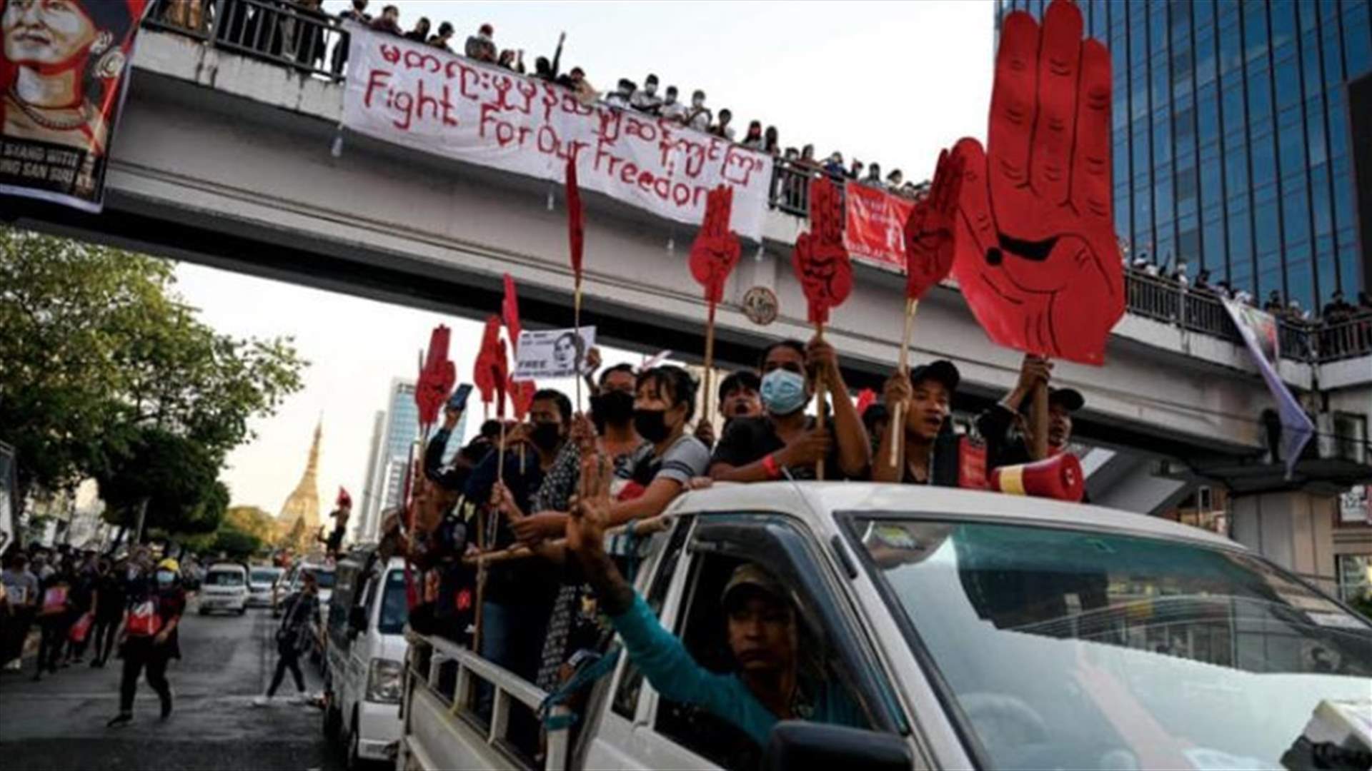 المحتجون في ميانمار يدعون إلى إضراب عام ضد الانقلاب