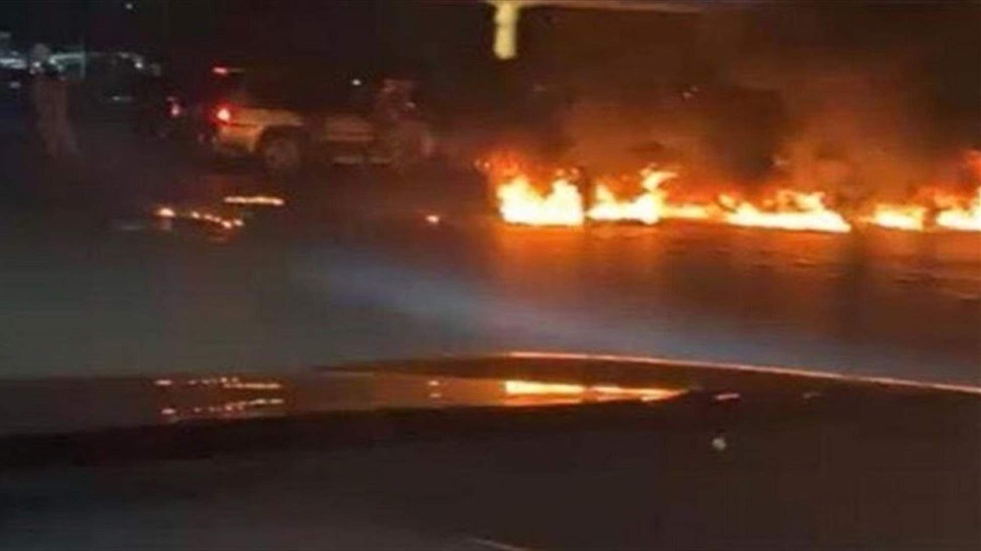 قطع جزئي لأوتوستراد انطلياس بالإطارات المشتعلة