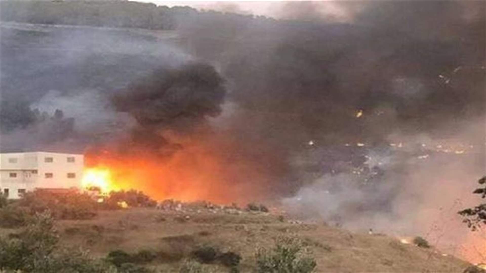 حريق كبير في القليعة وعناصر الدفاع المدني عملت على اخماده