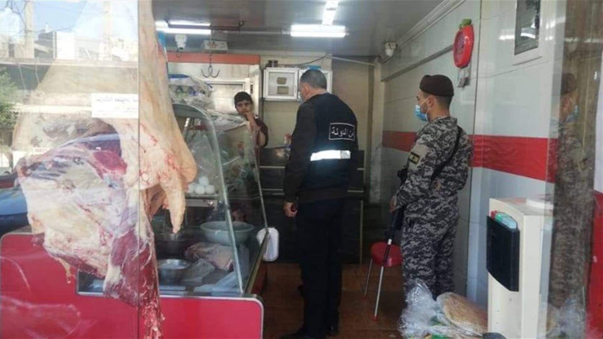 مراقبو حماية المستهلك جالوا في محال بيع اللحوم في حلبا وشددوا على التقيد بالشروط الصحية