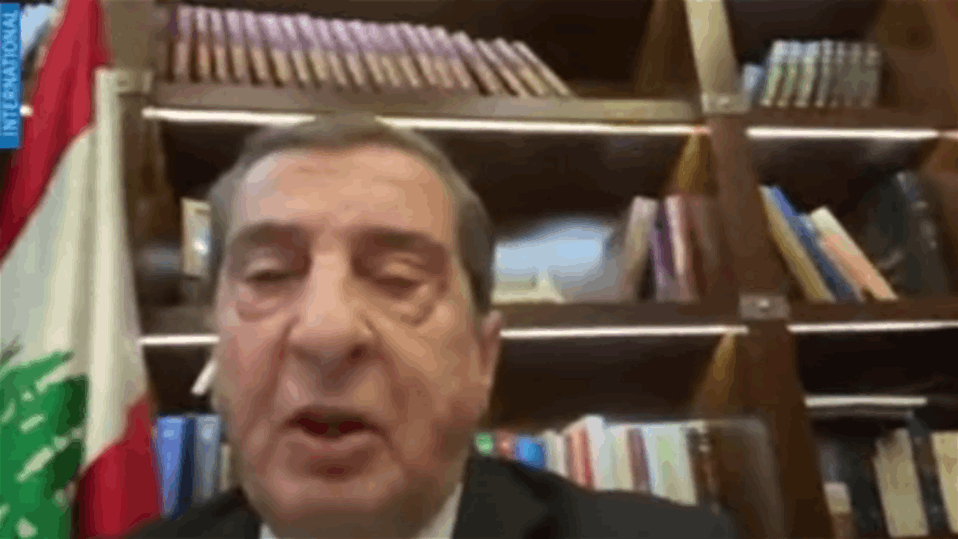 الفرزلي يرفض الاعتذار ويصف المدير الإقليمي للبنك الدولي في الشرق الأوسط بالكاذب.. مقابلة حامية ضمن احمر بالخط العريض (فيديو)