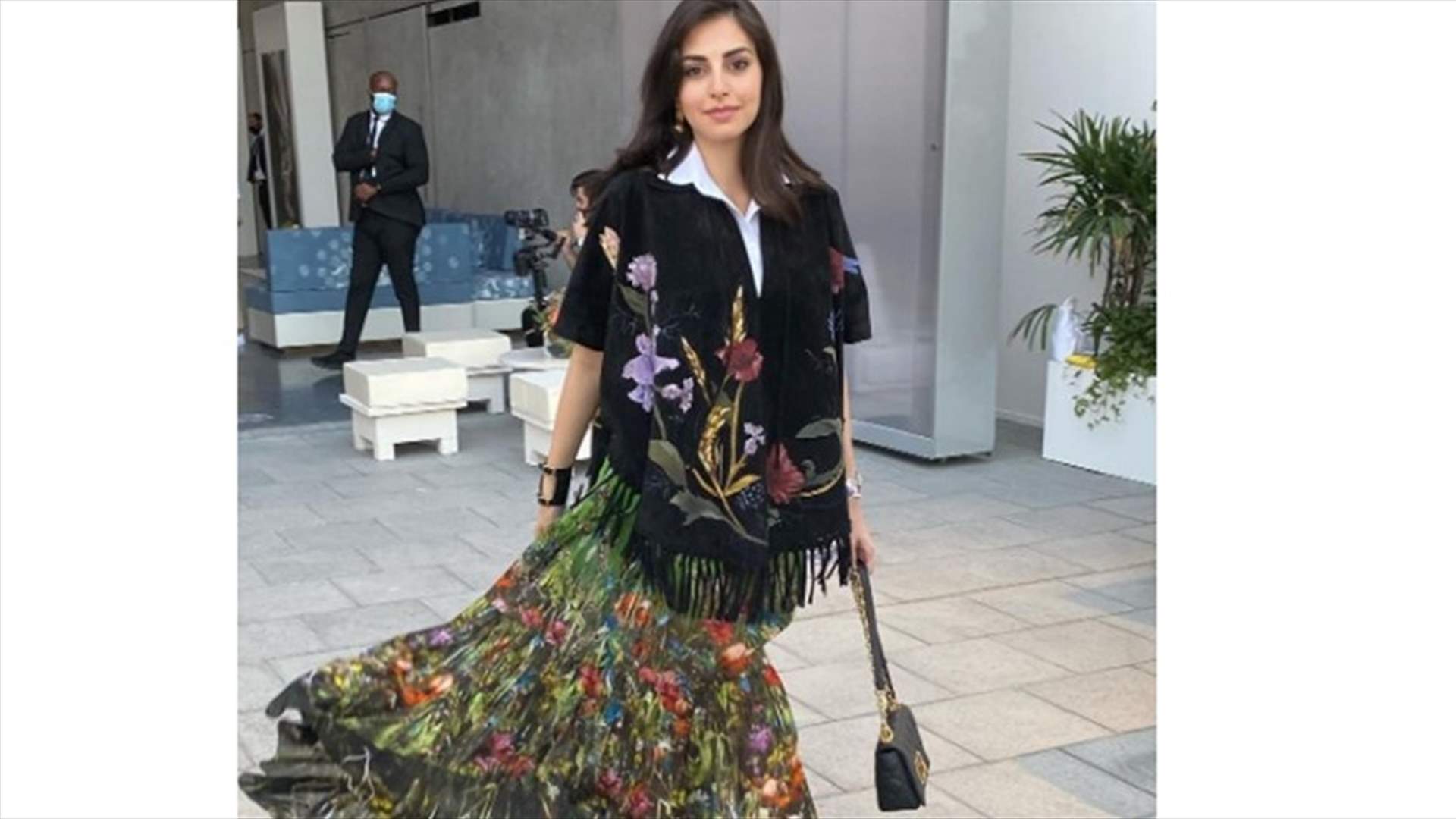 فاليري ابو شقرا ترتدي فستاناً بنقشة الزهور وتقسم الآراء... فهل يلائمها؟