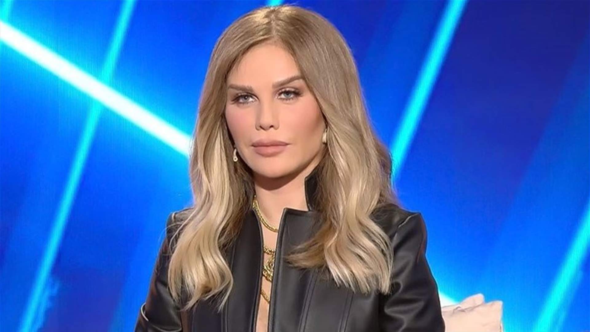 بكاء نيكول سابا في استديو "المواجهة"... من الشخص الذي فاجأها بإطلالته؟ (فيديو)