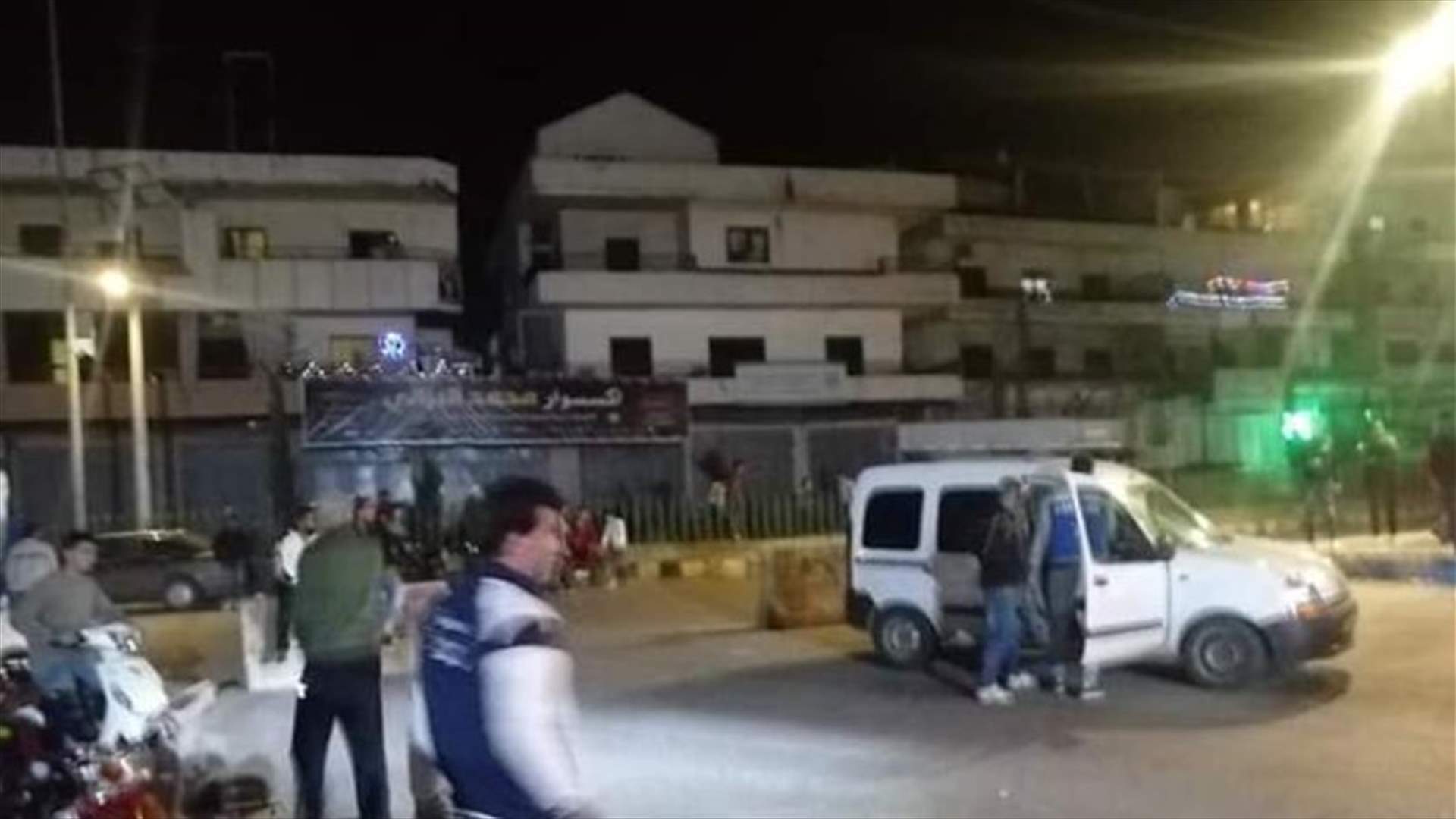 قطع الطريق الدولية عند مستديرة ببنين العبدة