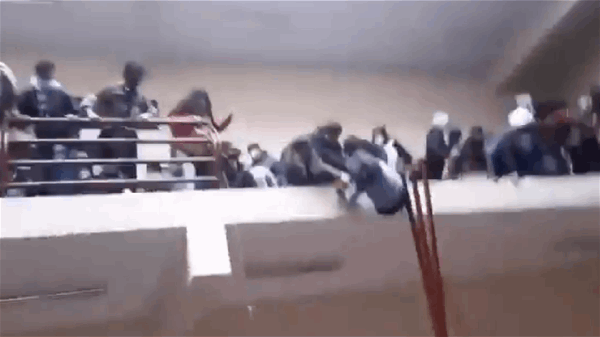 في جامعة بوليفية... انهيار &quot;درابزين&quot; نتيجة تدافع شديد ووفاة سبعة طلاب (فيديو)