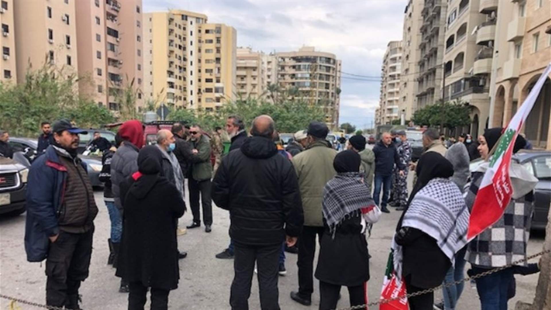 اعتصام أمام السرايا وقصر العدل في طرابلس احتجاجا على تردي الاوضاع المعيشية (صورة)