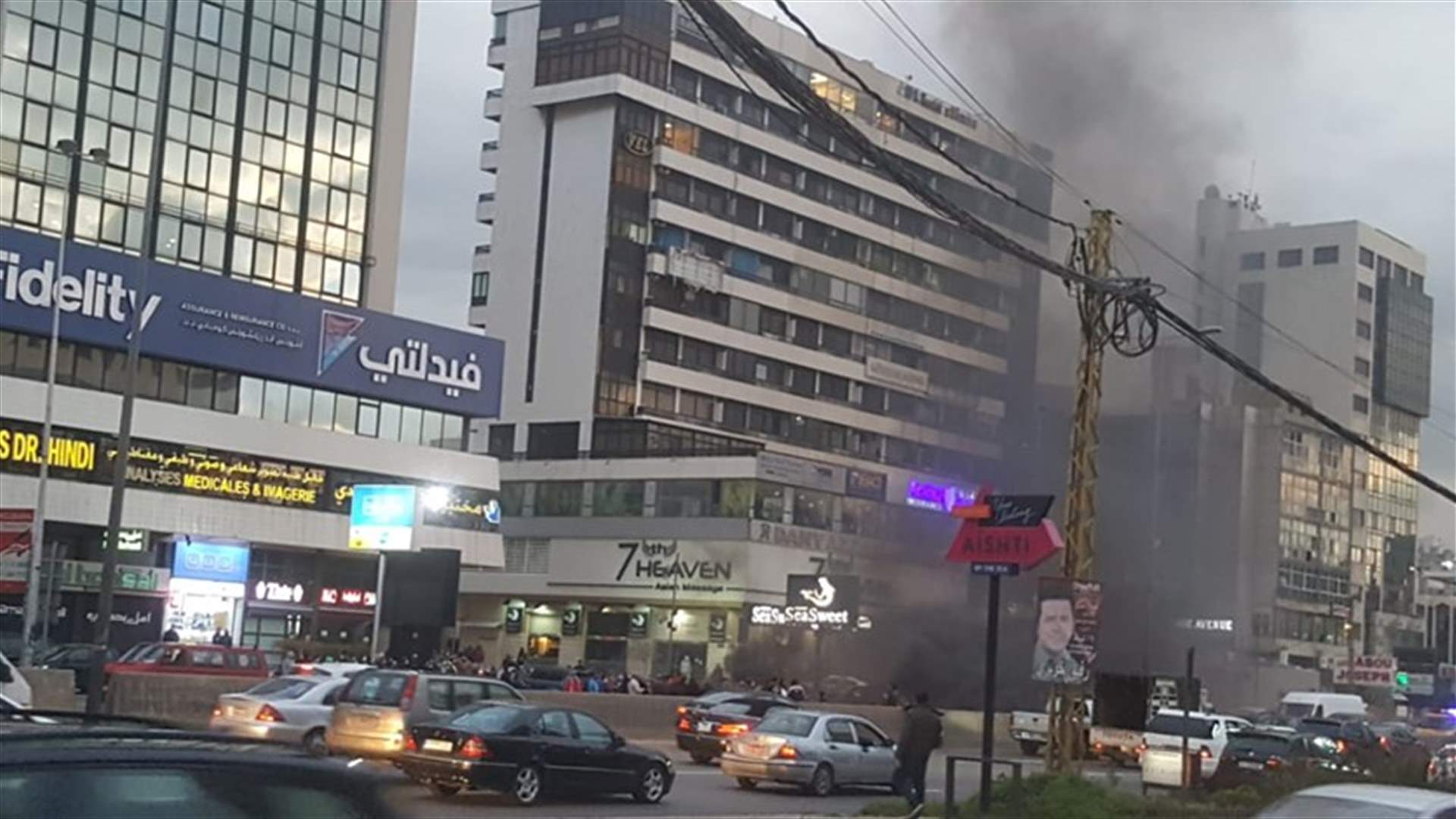 محتجون قطعوا الطريق في جل الديب بالاطارات المشتعلة