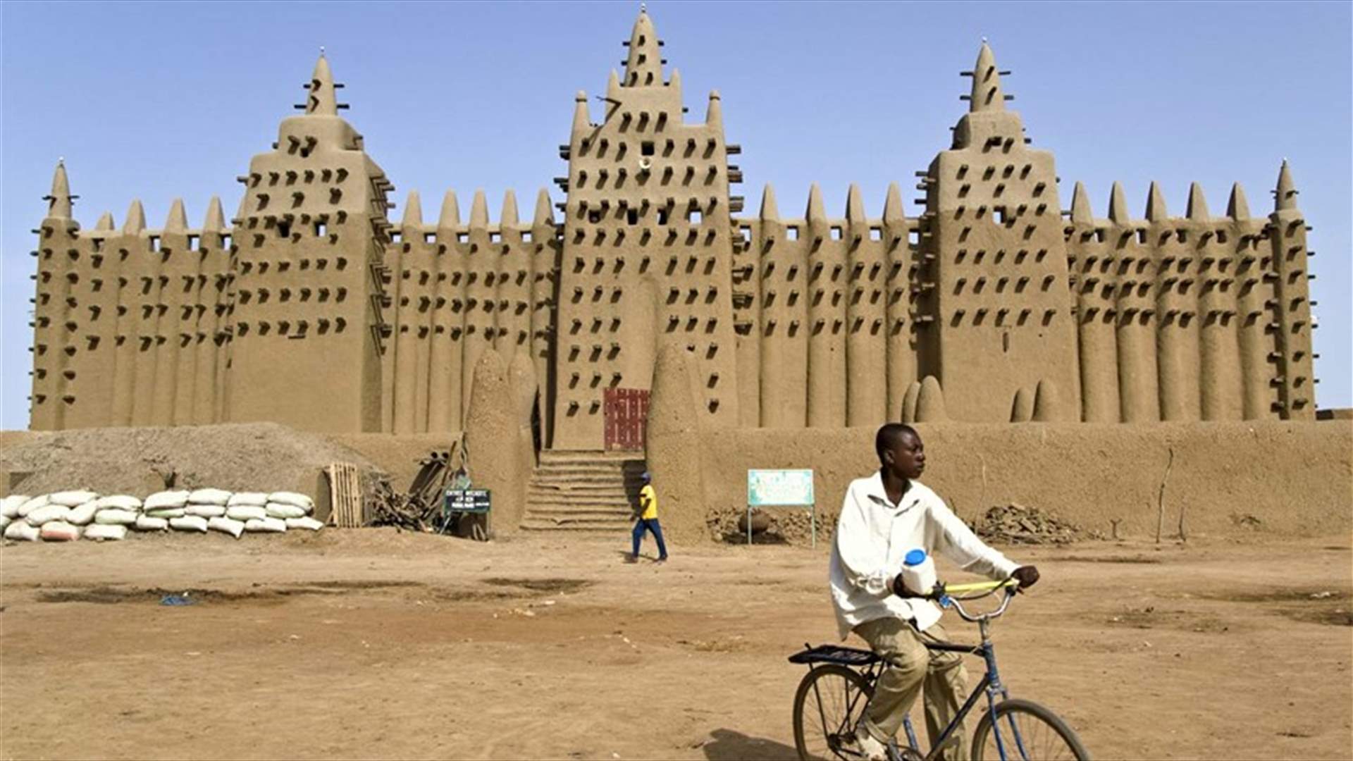 مقتل جندي مالي وثمانية معتدين في هجوم على مركز أمني