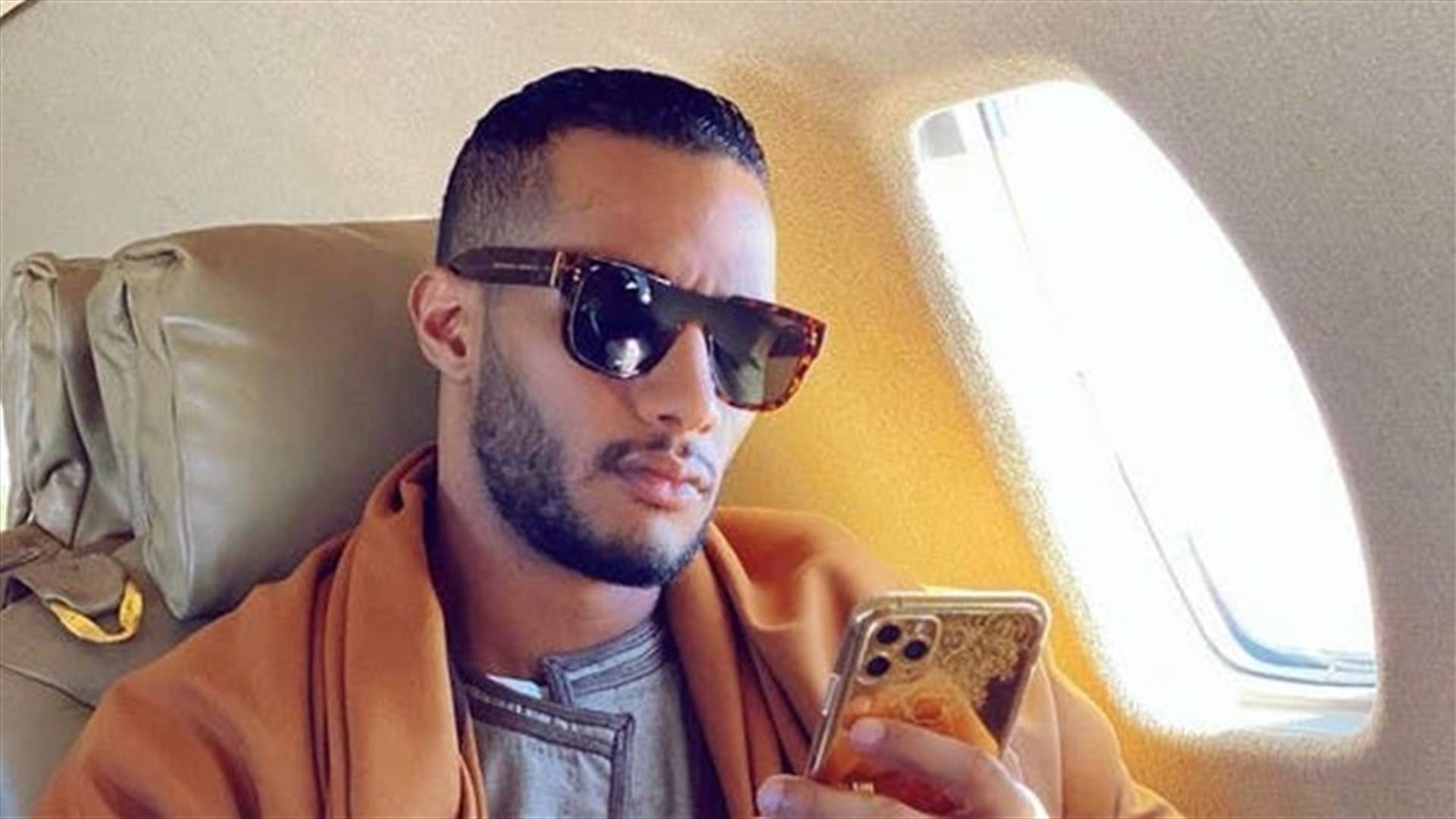 محمد رمضان والمضيفة &quot;الحنونة&quot; في الطائرة الخاصة... الفيديو الّذي أغضب روّاد الانترنت
