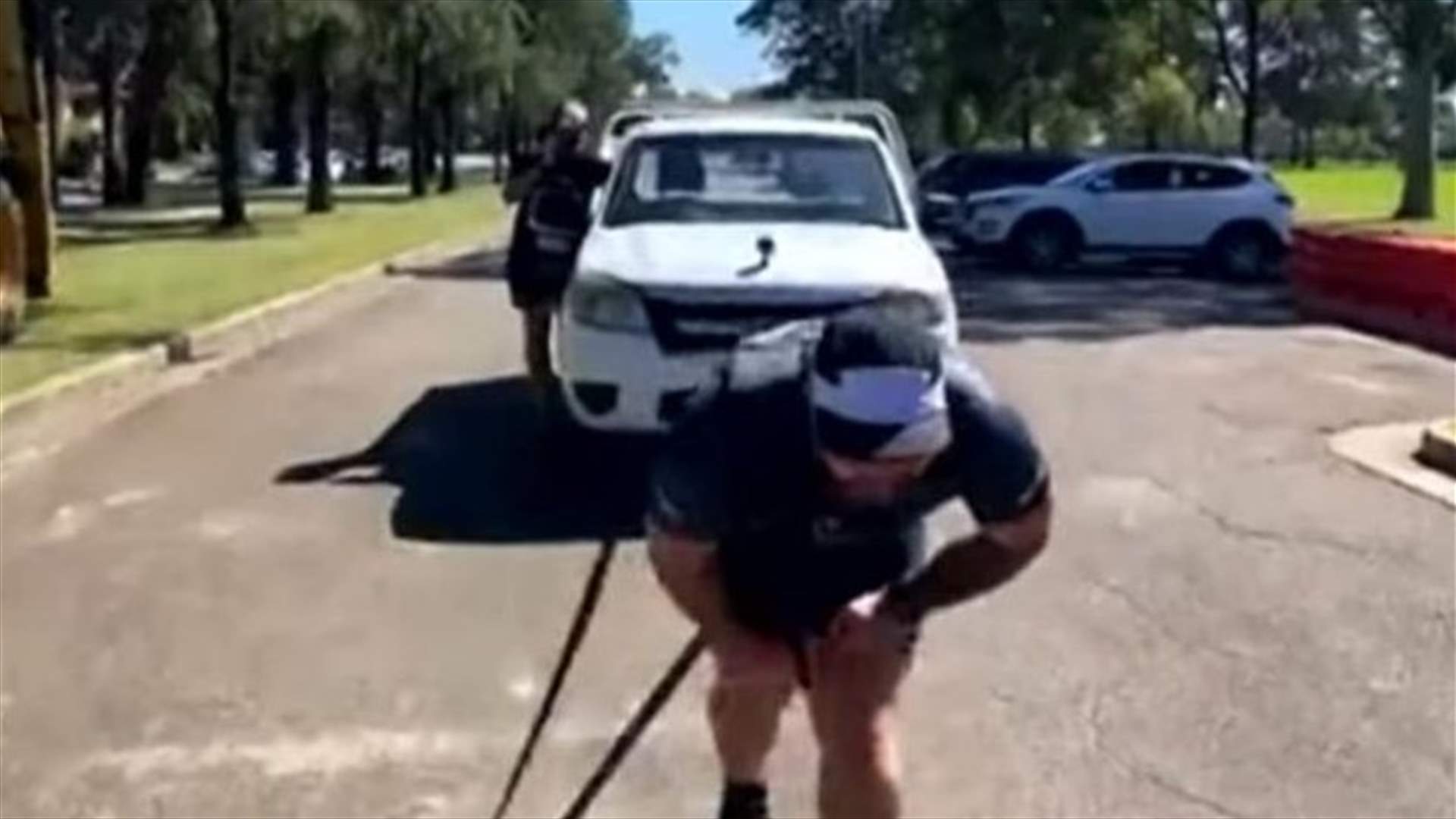 سحب شاحنة تزن 1.6 أطنان لمسافة 42 كيلومتراً في وقت قياسي!
