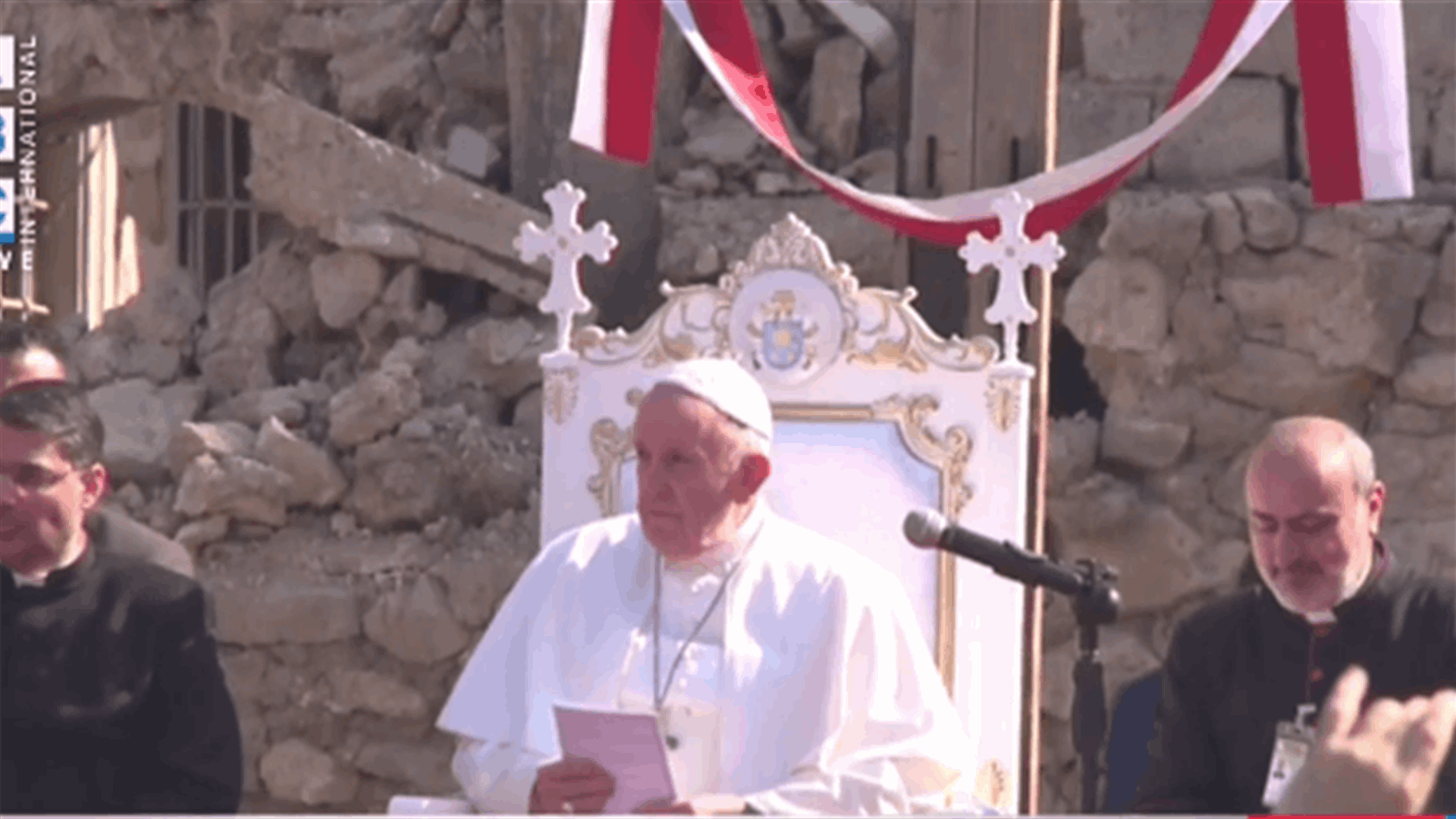 البابا فرنسيس يترأس الصلاة في حوش البيعة في الموصل على راحة نفس ضحايا الحرب