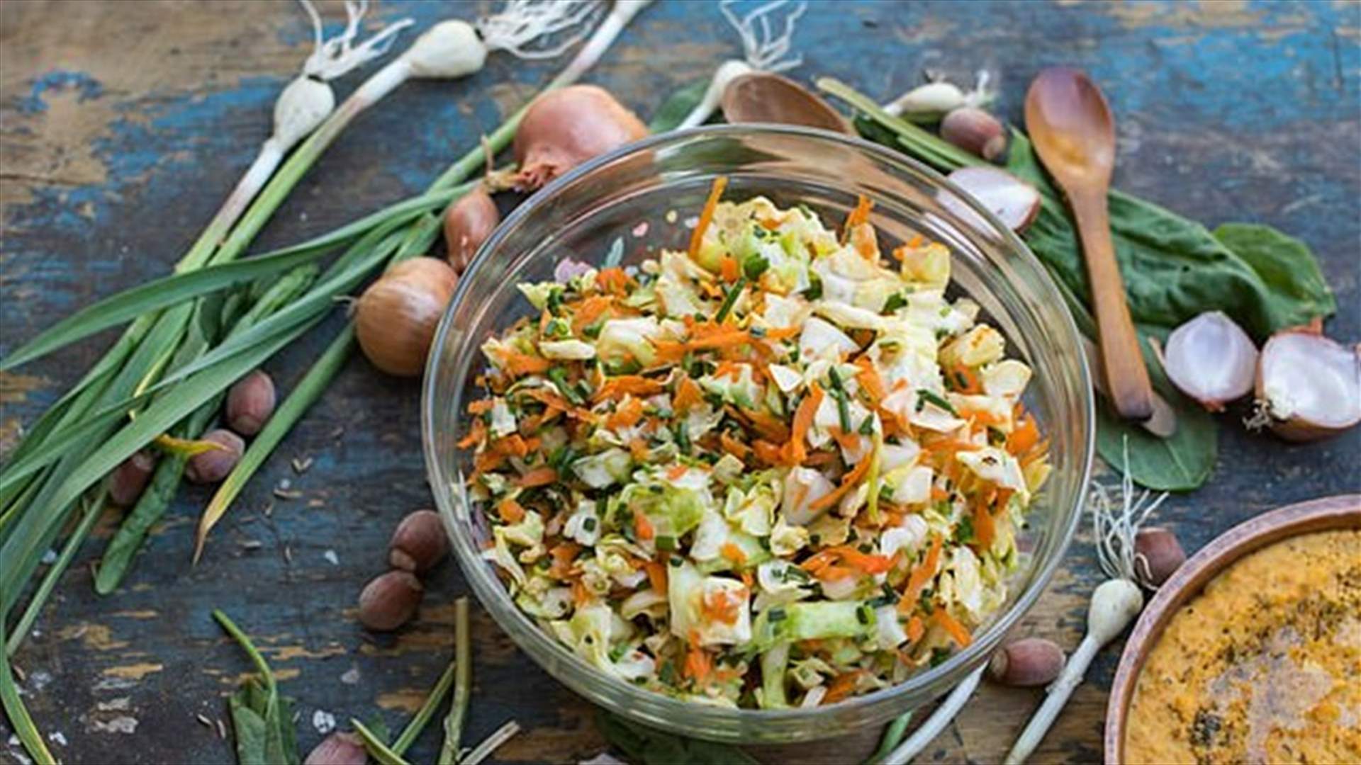 دراسة تحذّر النباتيين... اتباع نظام غذائي خالٍ من اللحوم والألبان يؤدي إلى ضعف العظام