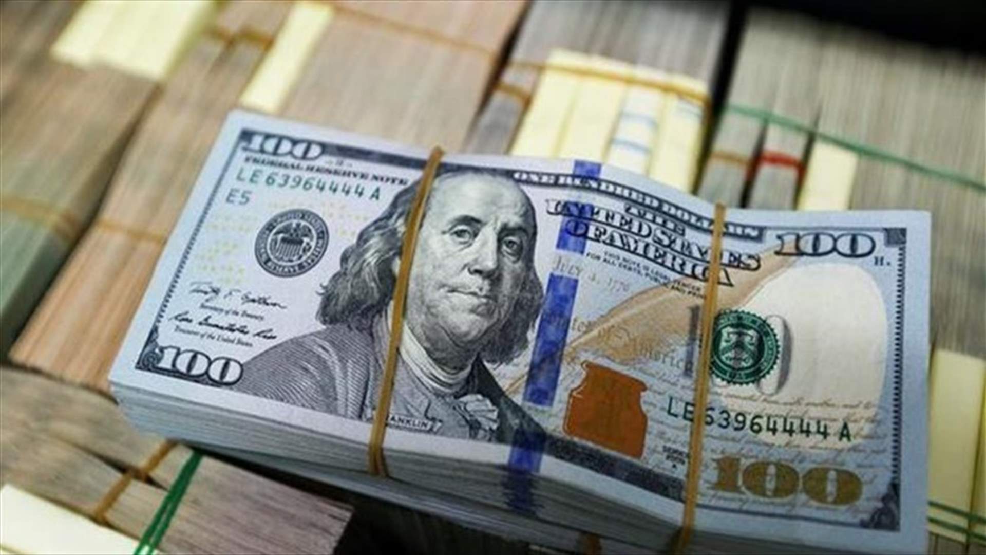 بسكويت وورقتا يانصيب غيرت حياته... فاز بجائزة مالية بقيمة 250 ألف دولار