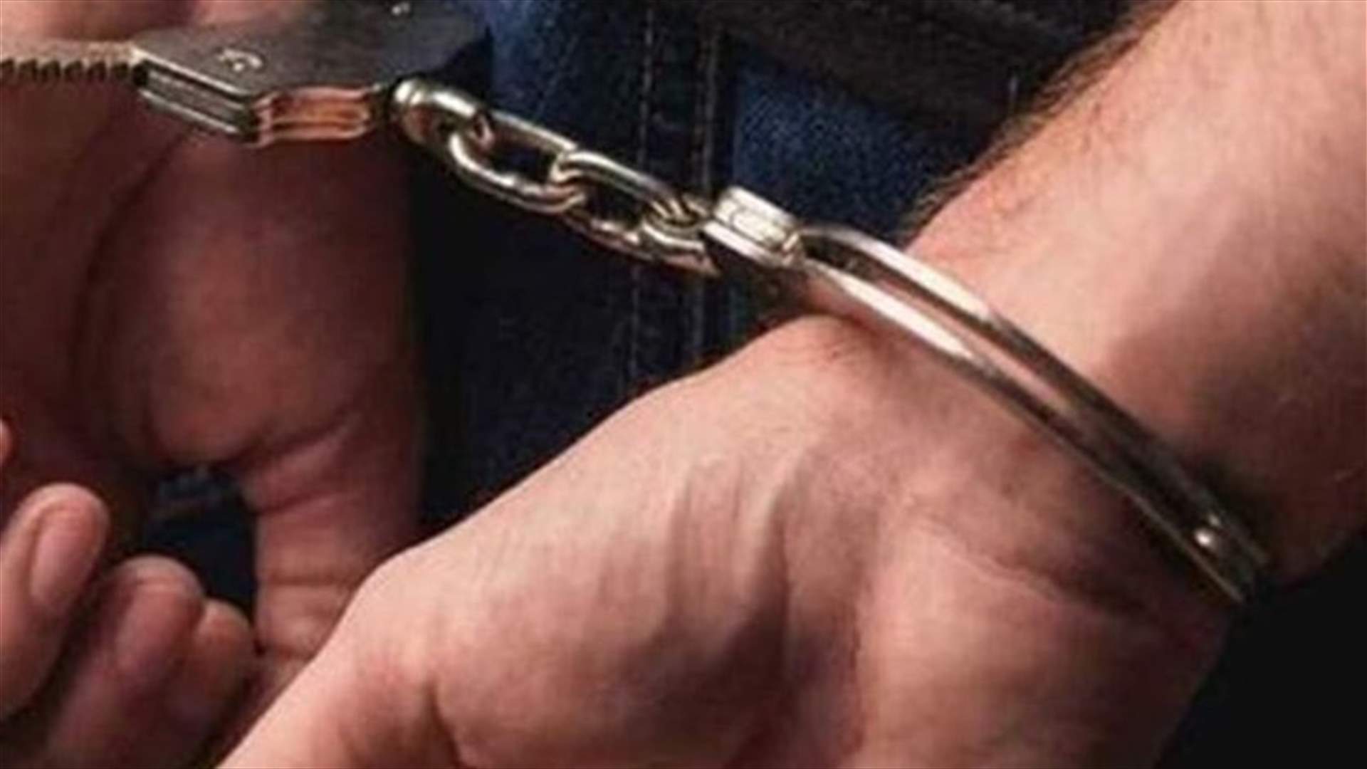 عناصر من فرع المعلومات في حلبا قبضوا على سارق مطعم