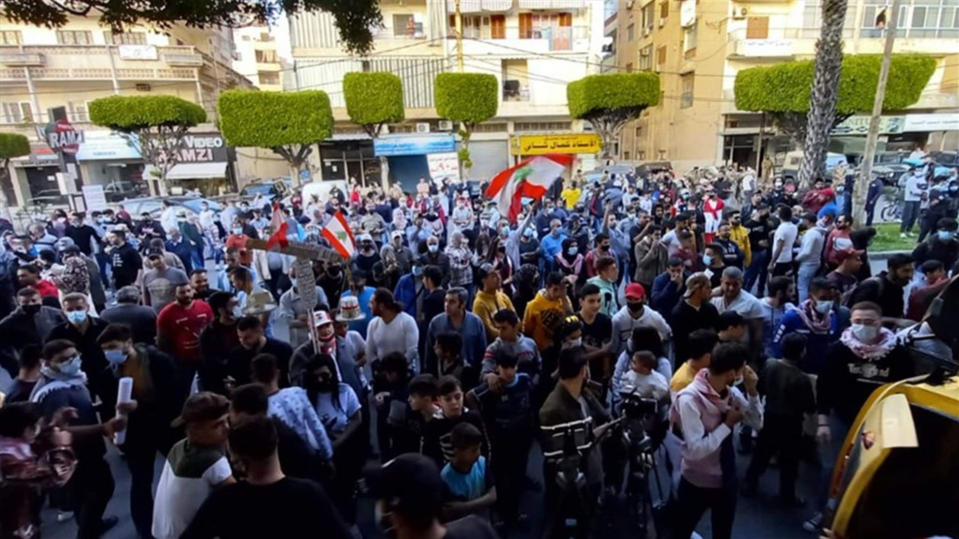 انطلاق تظاهرة من ساحة الشهداء في صيدا بمشاركة سعد