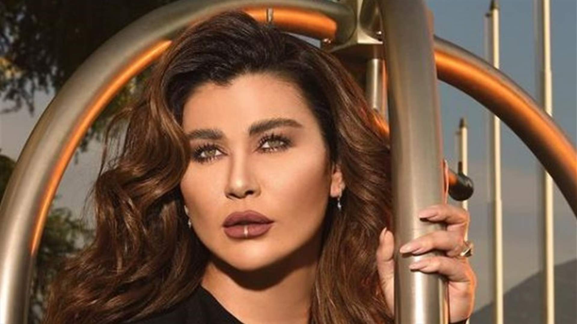 نادين الراسي تبهر الجمهور برشاقتها.. ورسالة الى اللبنانيين: "ضبّوا شنطكن لتشوفوا التلج"