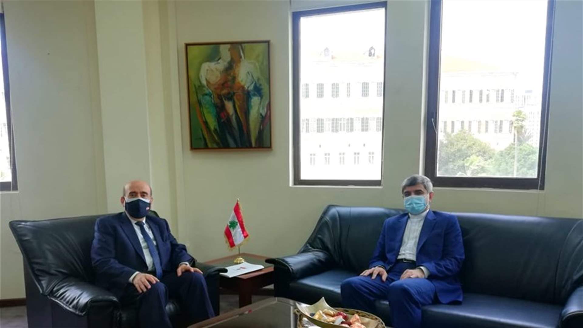 وهبه عرض العلاقات مع السفير الايراني