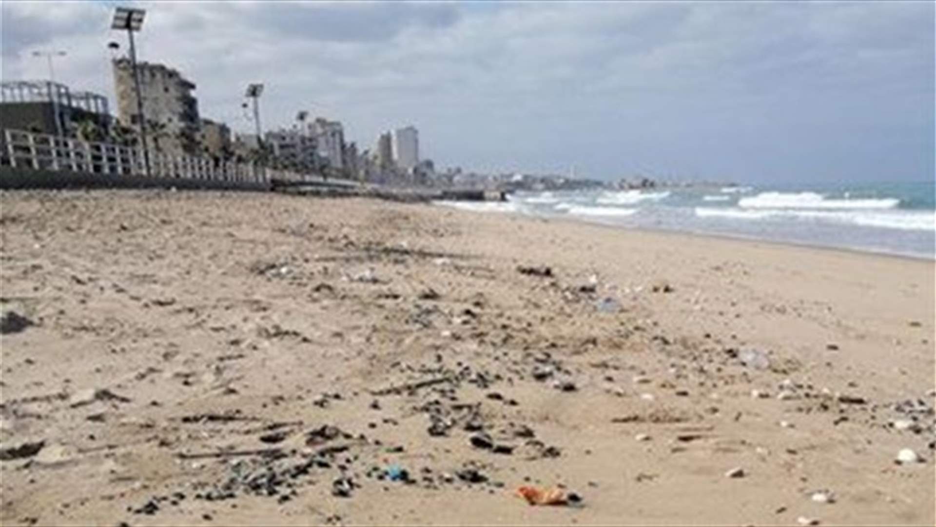 Head of Sidon municipality: Spots of black tar detected on northern Sidon beach