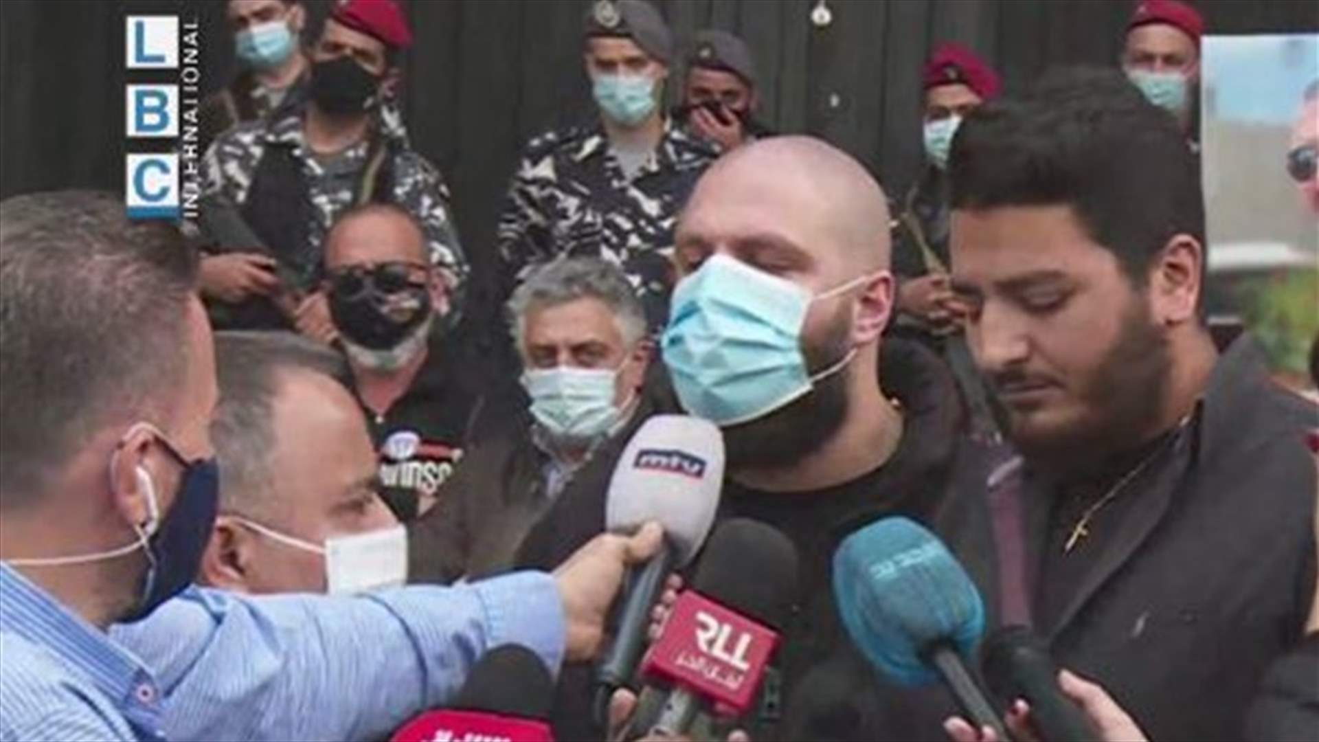 اهالي ضحايا فوج اطفاء بيروت يطالبون بصور الاقمار الاصطناعية: "وراكن وراكن لنوصل للحقيقة"