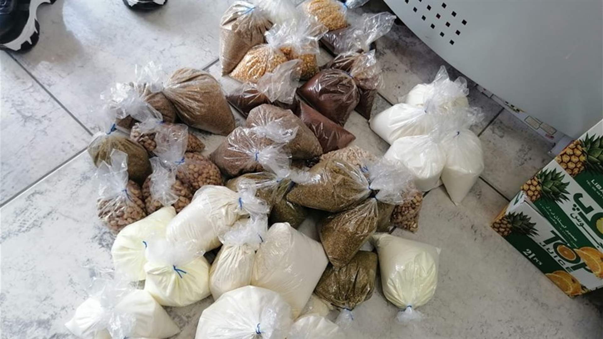 بسبب عرض مواد غذائية بأكياس شفافة... تسطير محضري ضبط وحجز بحق محلين في الشرحبيل