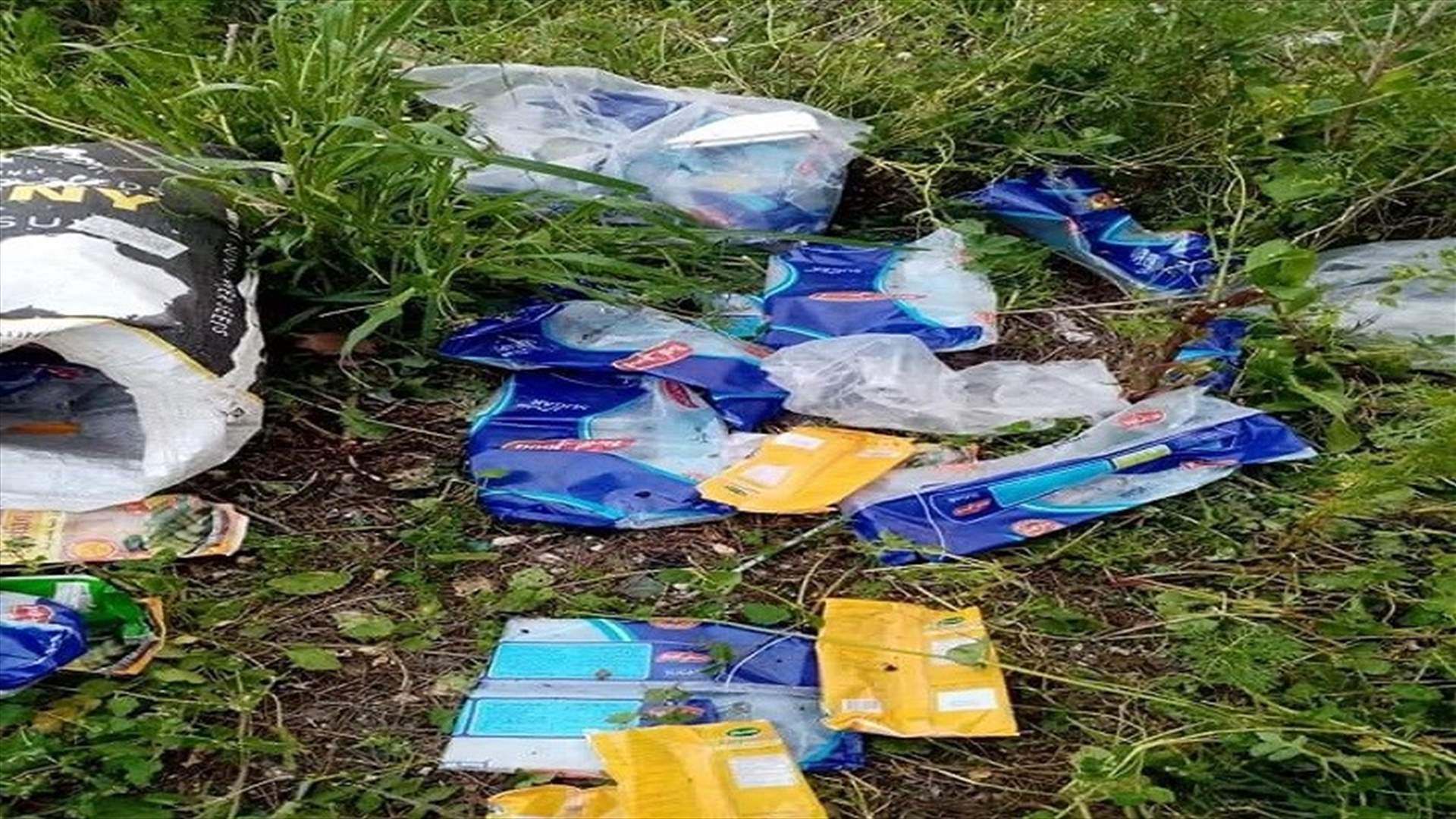 العثور على أكياس فارغة لبضائع مدعومة في خراج بلدة انصارية