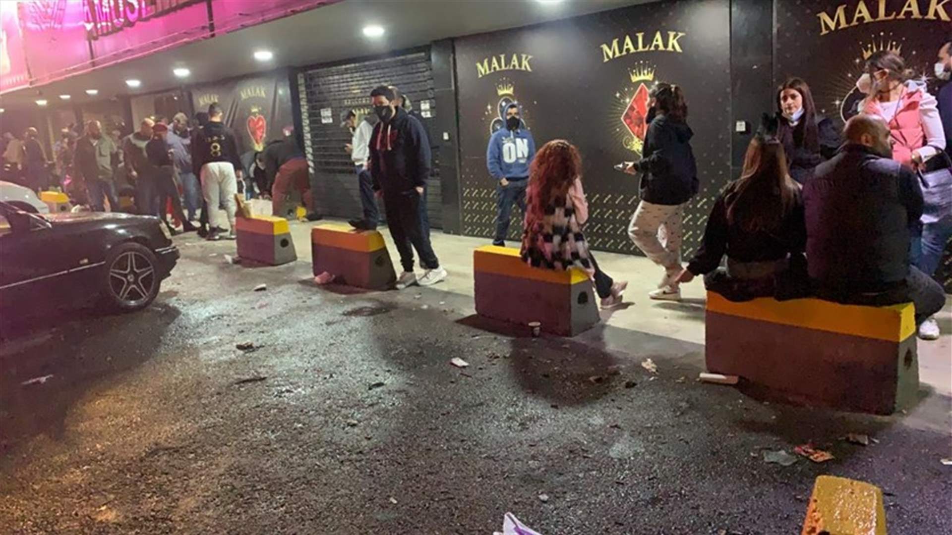 تجمع لعدد من المحتجين بمحاذاة المسلك الغربي لاوتوستراد الذوق وانتشار لعناصر من الجيش اللبناني (صورة)