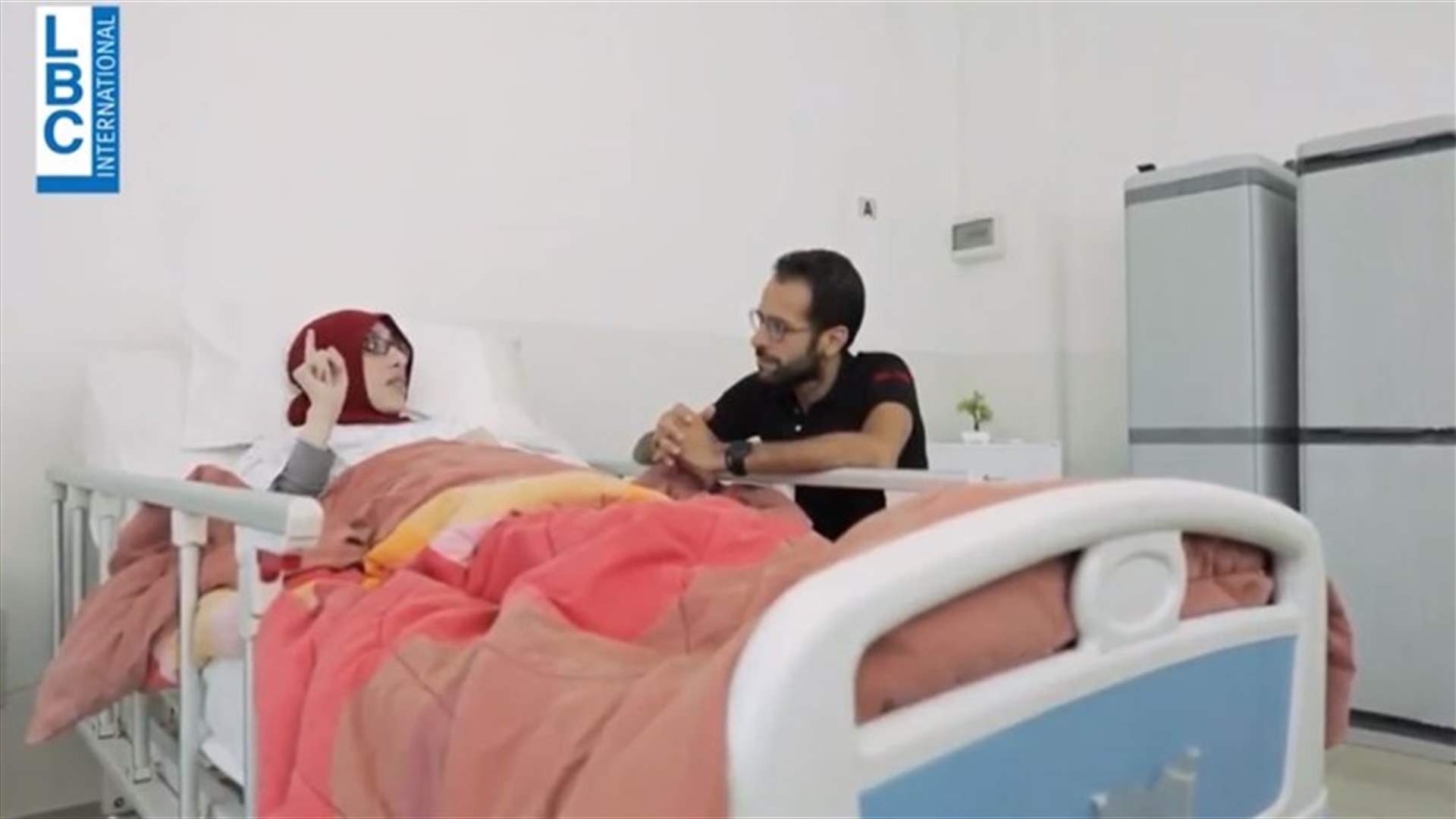 أم مريضة تطلب مساعدة مالك مكتبي... زارها في المستشفى ليسمع "قصتها الإنسانية"!
