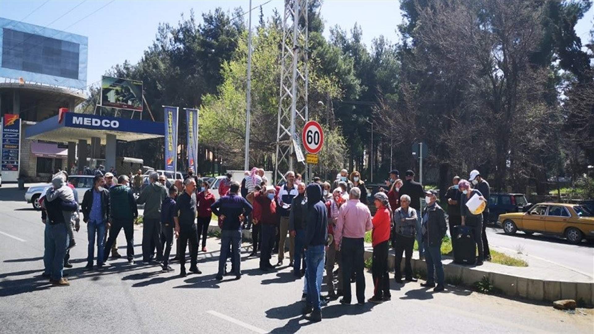 وقفة احتجاجية في منطقة رياق تل عمارة بدعوة من الحزب الشيوعي