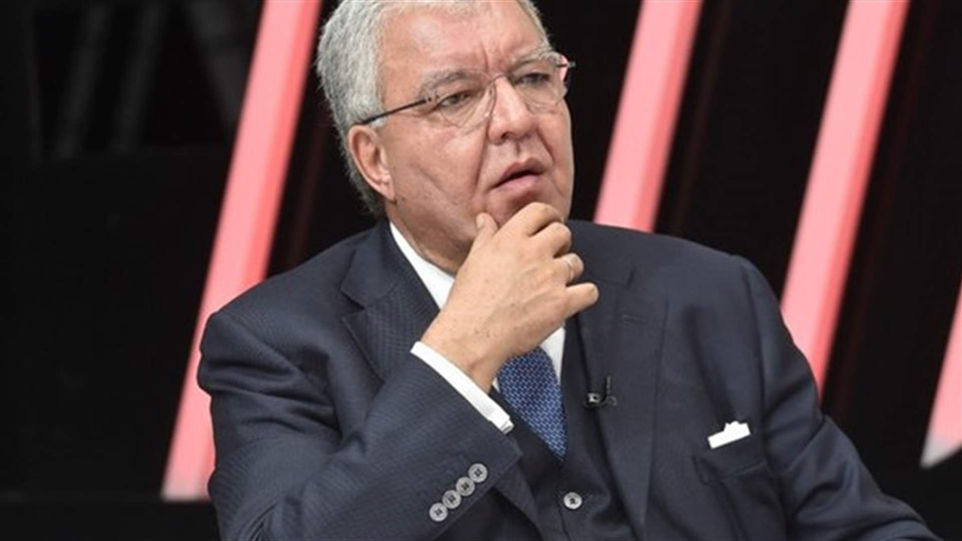 المشنوق: حزب الله يعرقل تشكيل الحكومة... اما عون وباسيل فليسا إلا واجهة