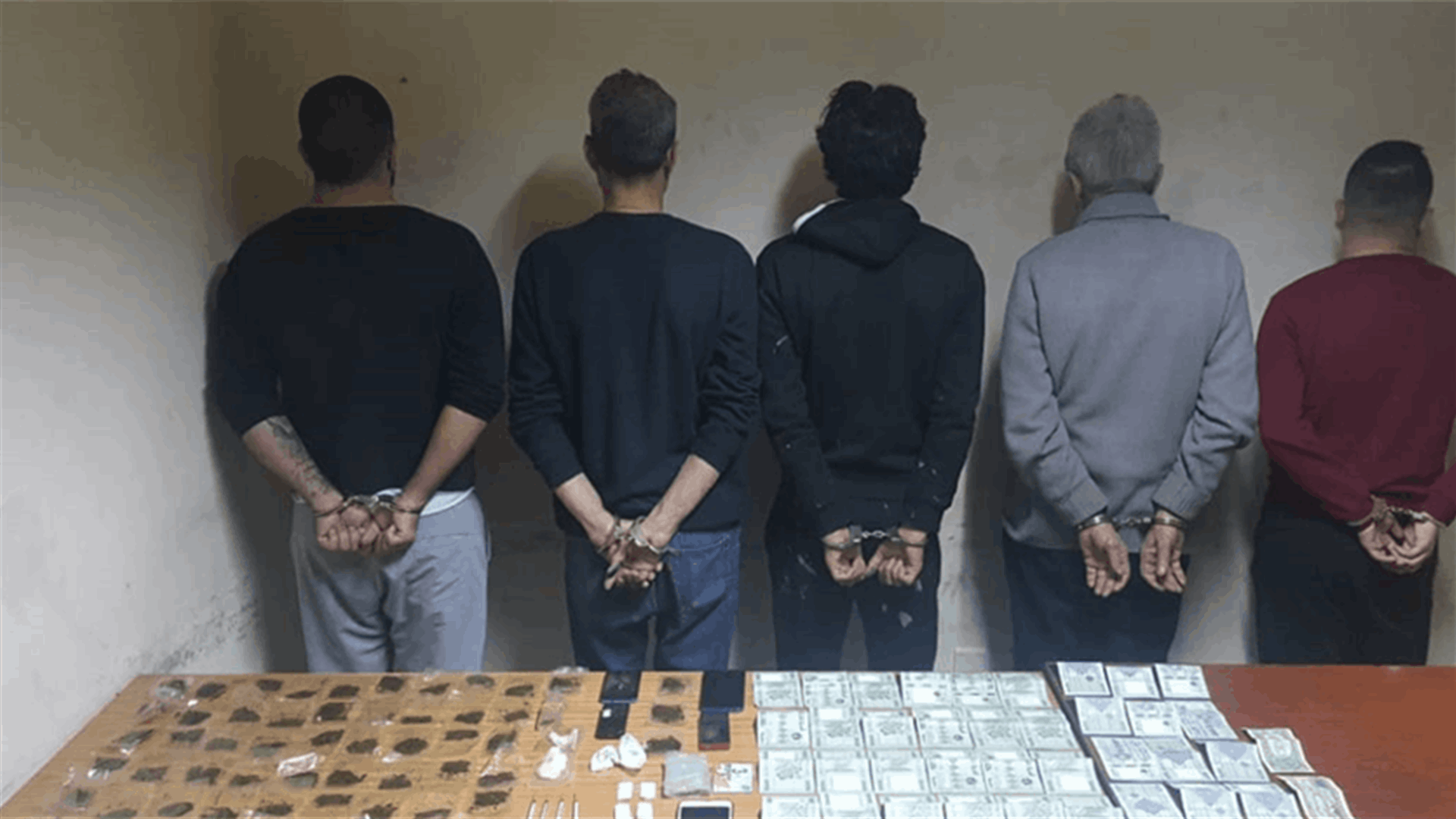 "أبو يوسف" والمروج الذي يستحصل منه على المخدرات في قبضة قوى الأمن..اليكم التفاصيل