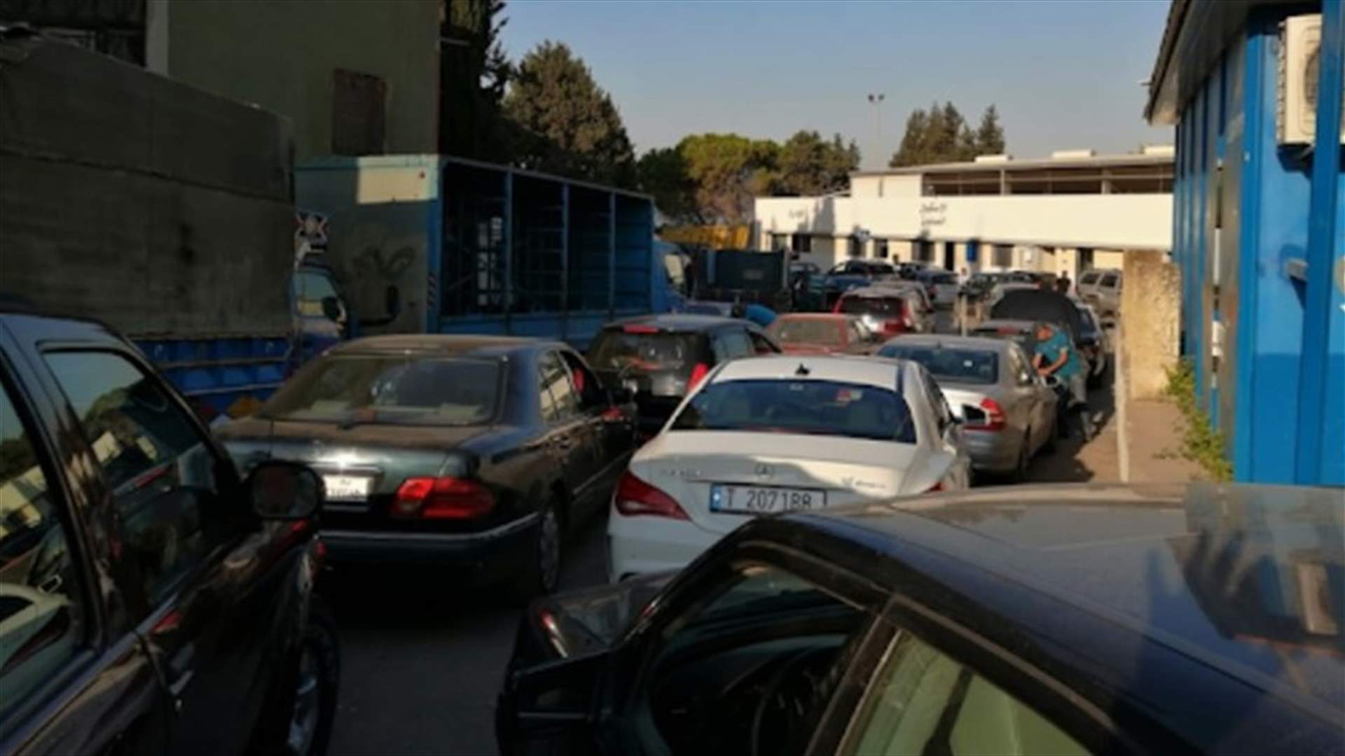 إزدحام على طريق الضنية طرابلس بسبب المعاينة الميكانيكية