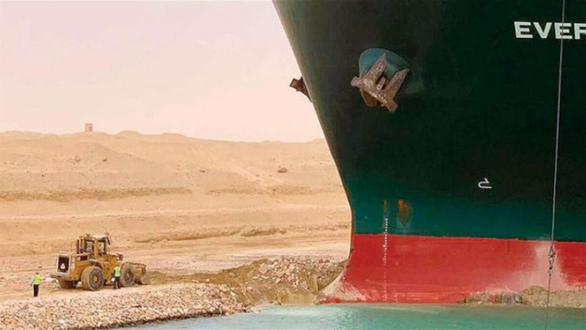 الشركة المشغلة للسفينة الجانحة بقناة السويس: محاولة أخرى لتعويم السفينة اليوم