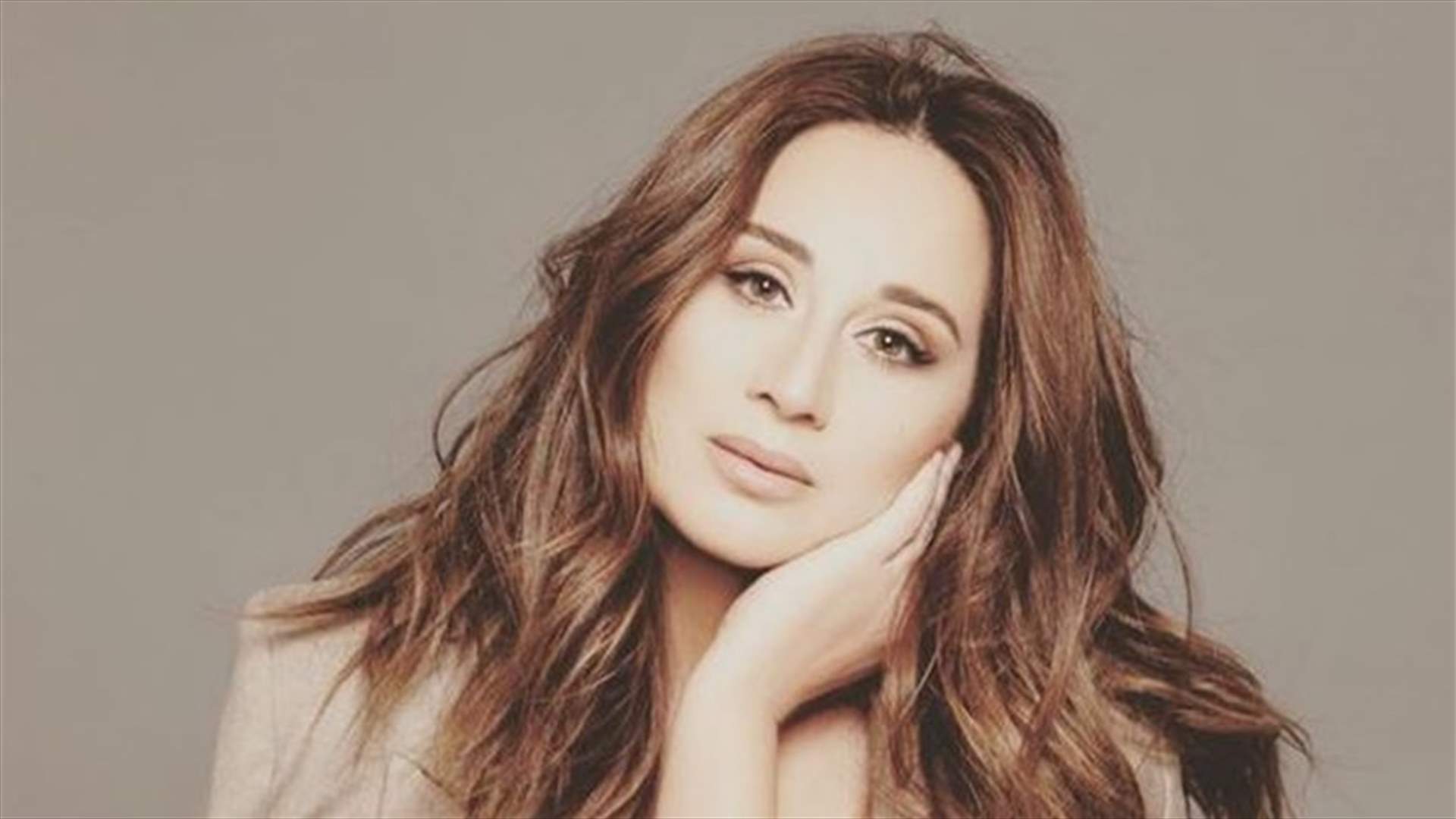 كارين رزق الله تردّ على اتهامها بالتعرّي في جلسة تصوير: إحترموا خياري (فيديو)