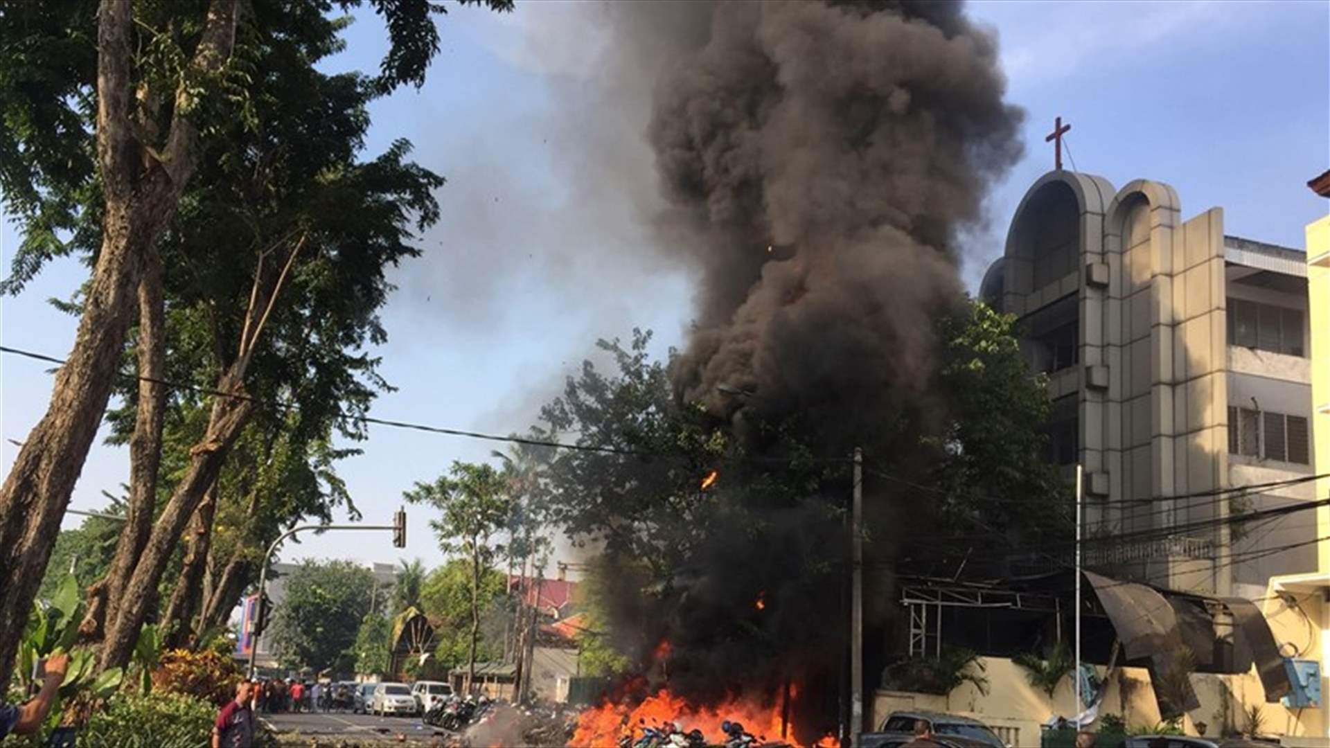 الشرطة الإندونيسية: مقتل شخص في انفجار الكنيسة ويشتبه بأنه المنفذ