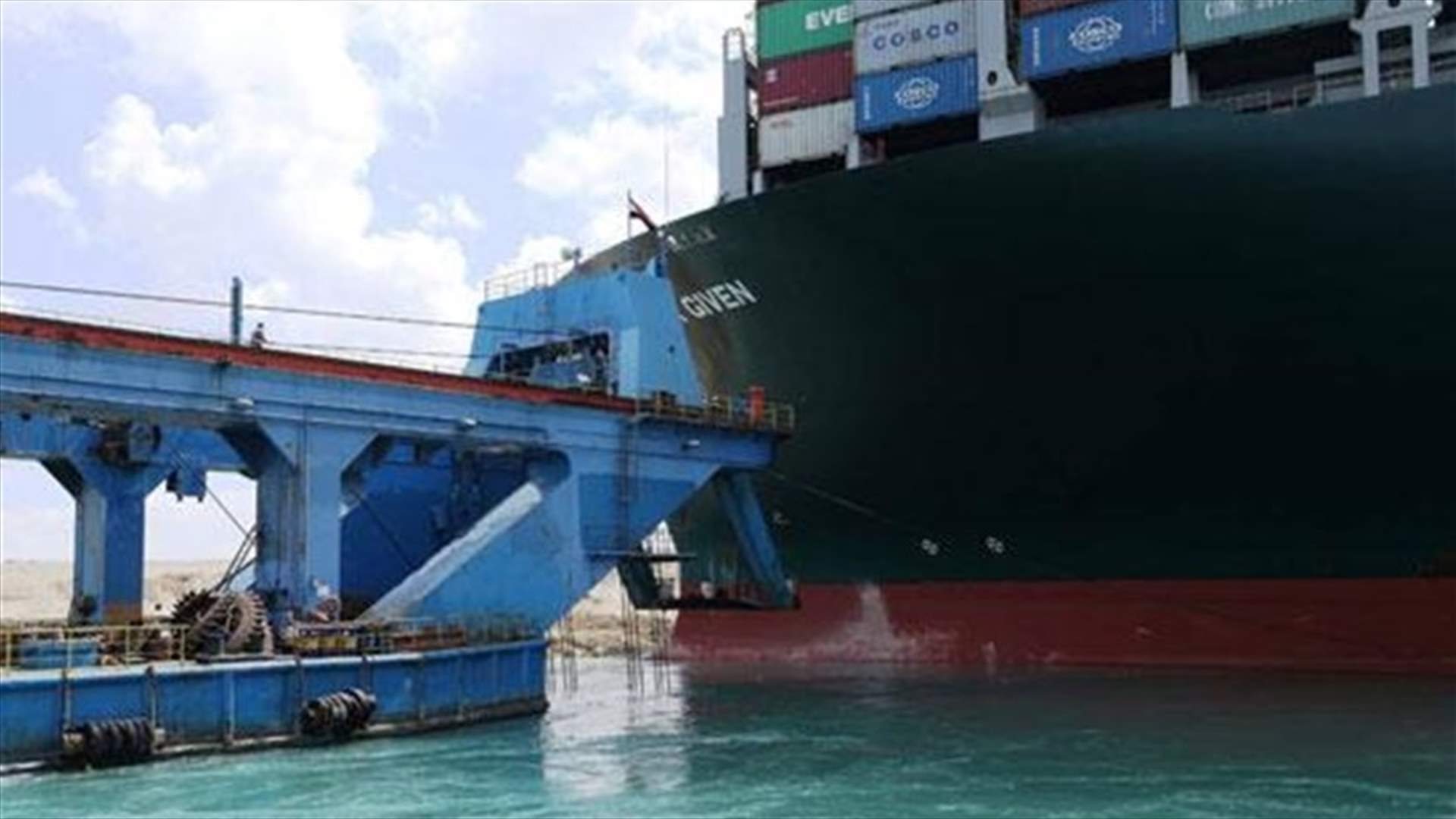 تشغيل محركات السفينة إيفر جيفن بعد إعادة تعويمها