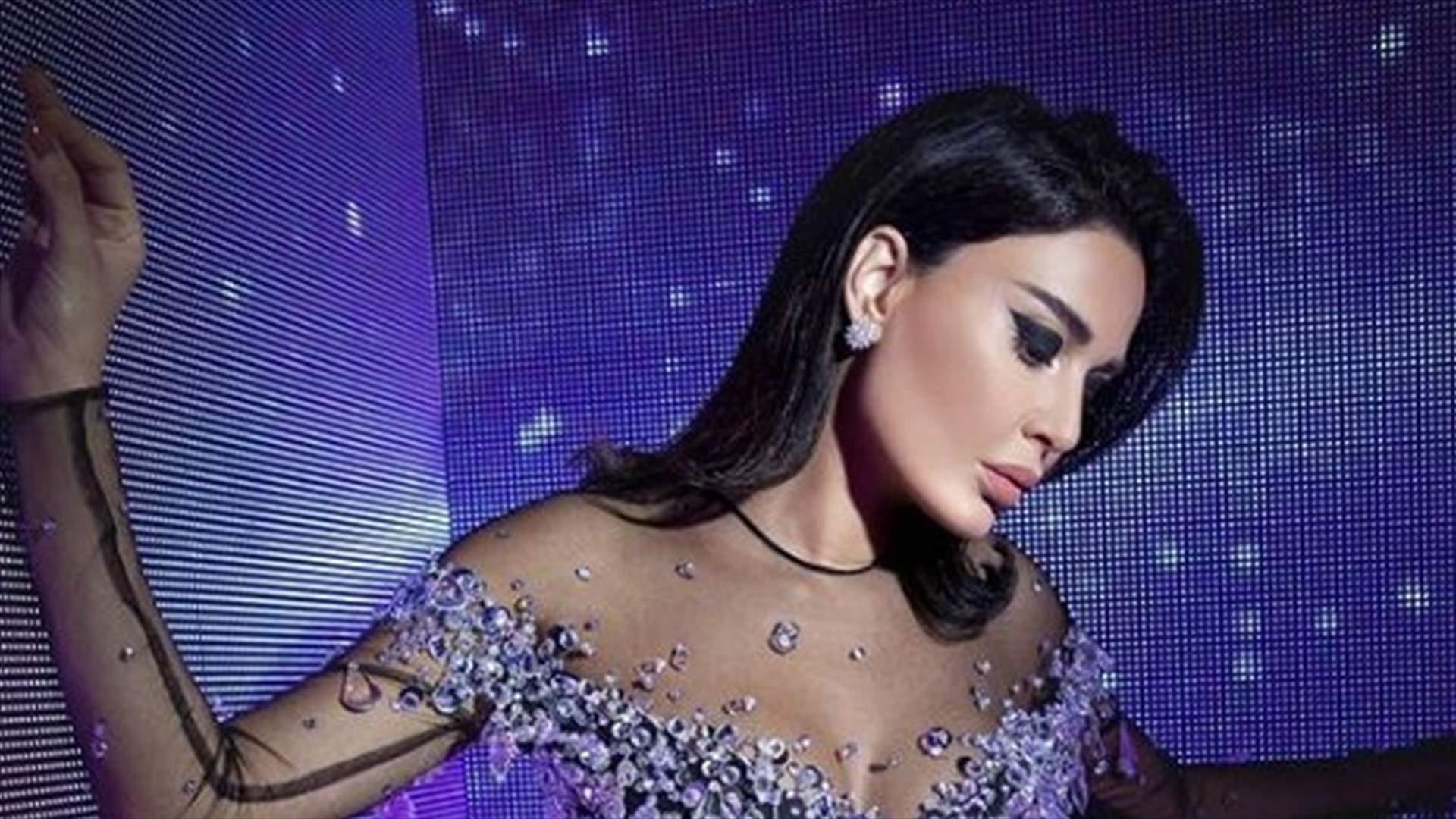 متابع يتّهم سيرين عبد النور بالجمال الاصطناعي وعمليات التجميل... هكذا لقّنته درساً بردّها