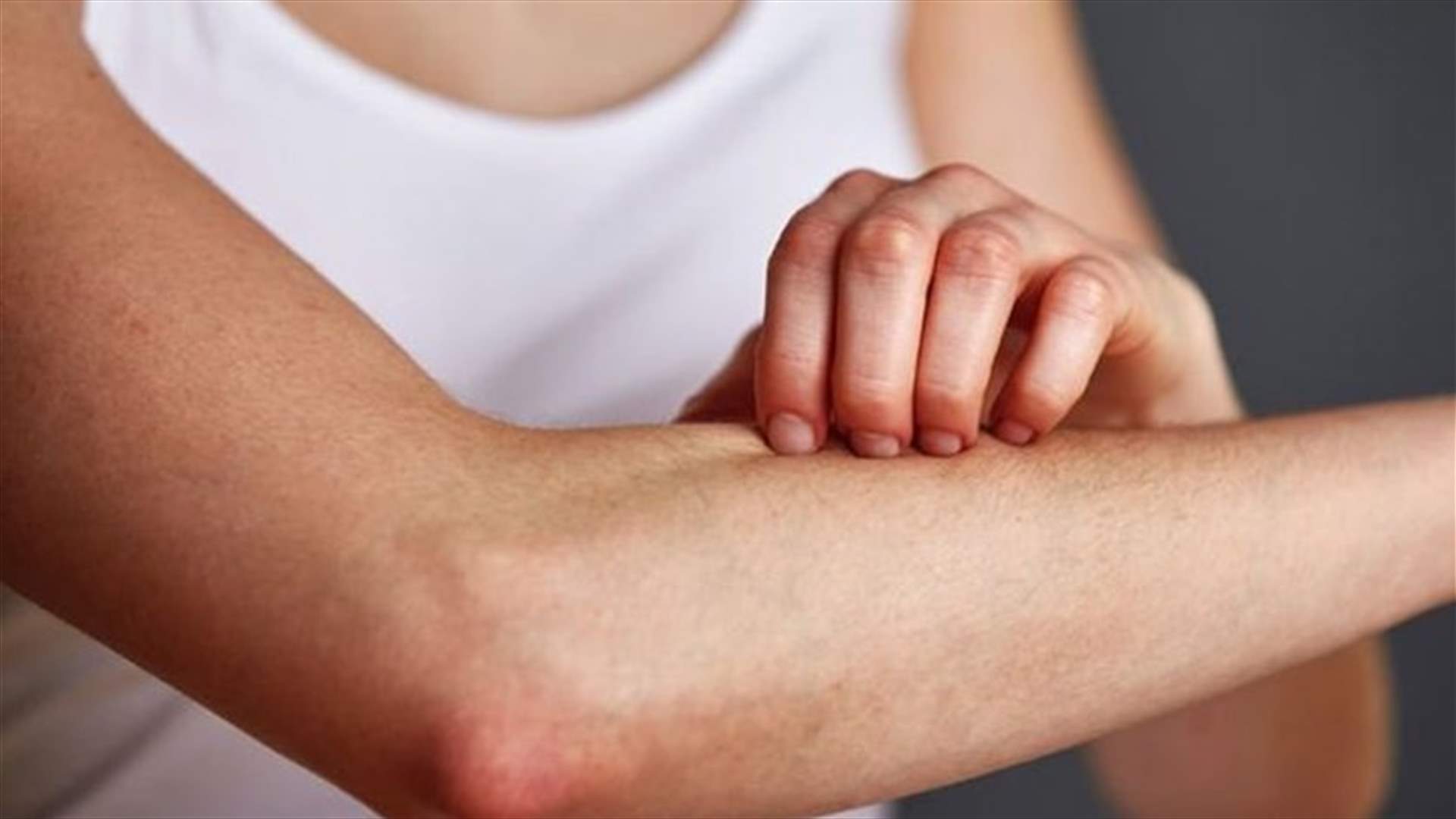 علامة غريبة في أجسامكم تنذر بنقص الفيتامين B12