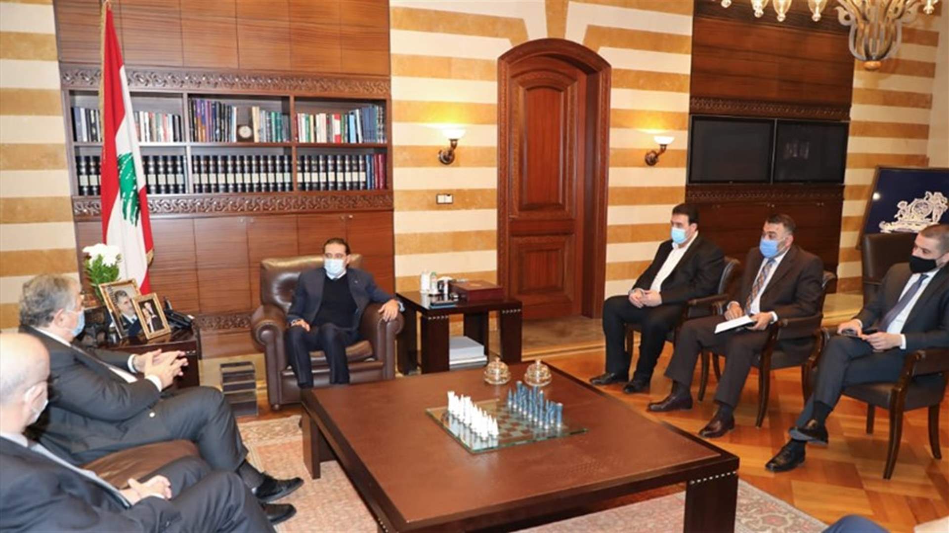 الحريري التقى نوابا وعرض معهم الاوضاع العامة