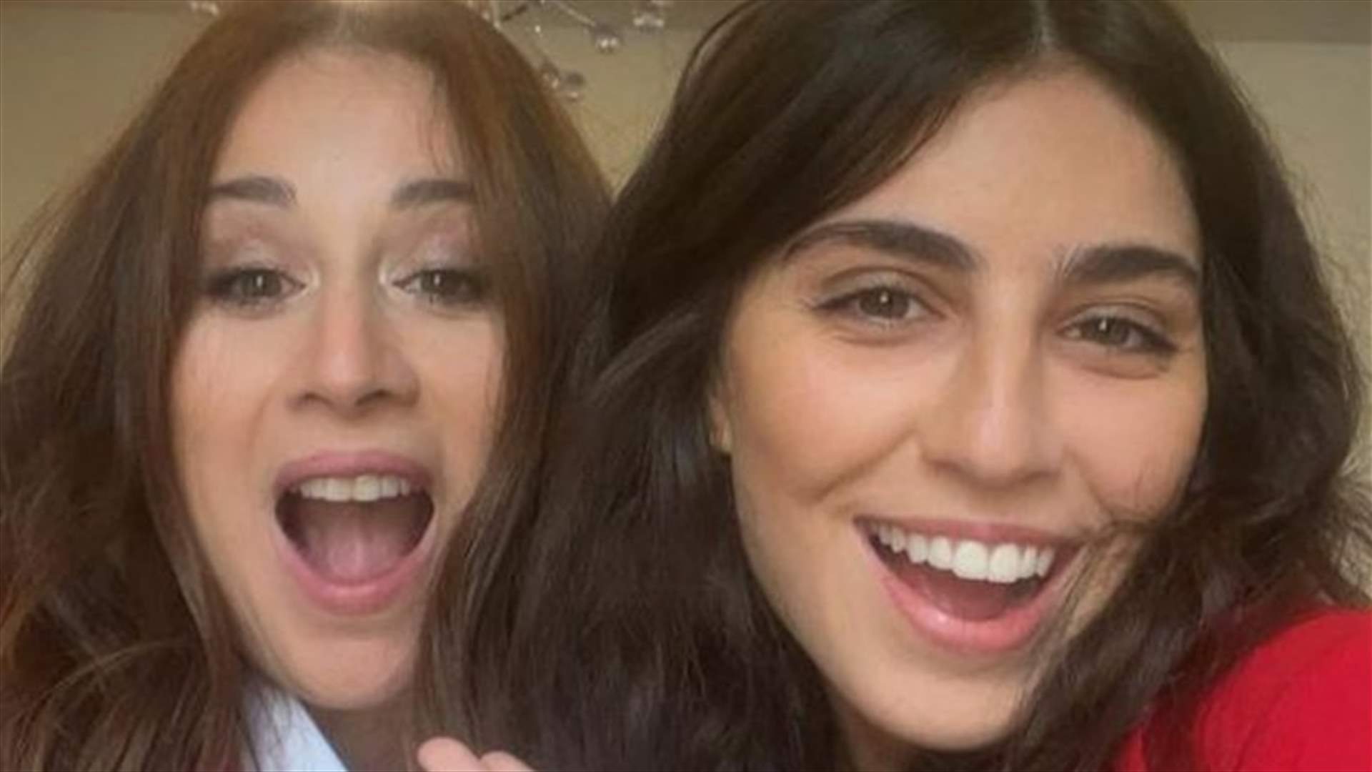 تعليقات كارين رزق الله الطريفة على صور ابنتها: ترتدين حذائي.. والكلبة على الصوفا!