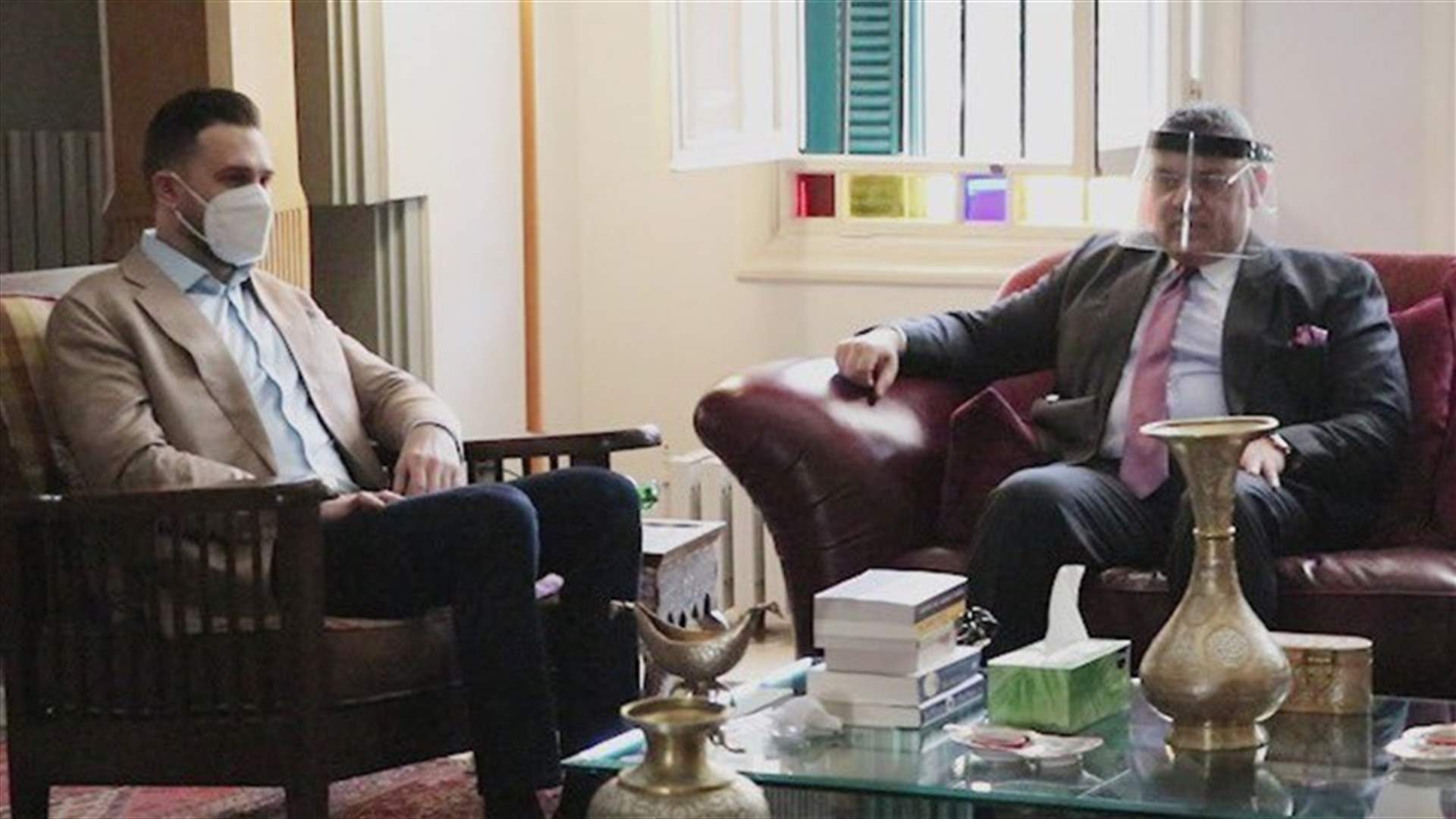 تيمور جنبلاط أكد لسفير مصر عمق العلاقة التاريخية وأهمية الدور المصري
