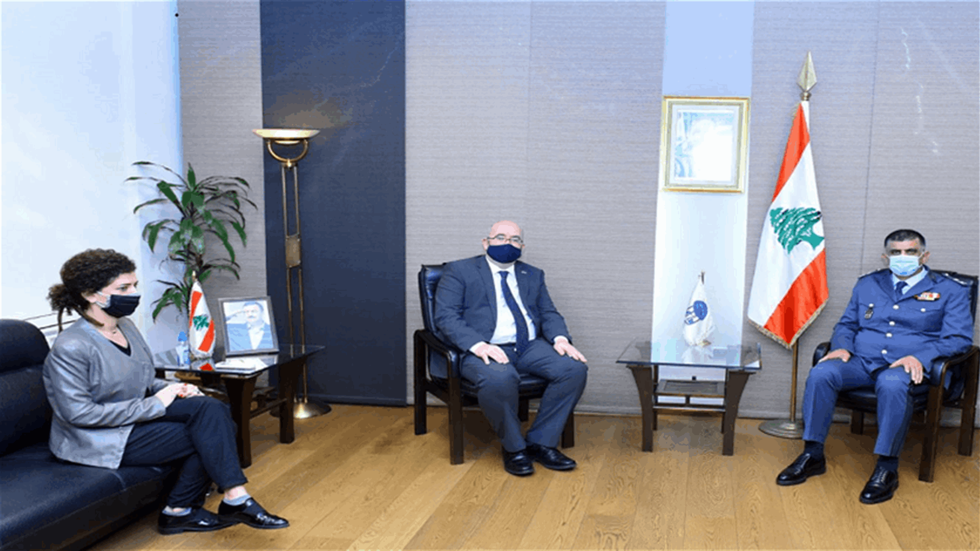 عثمان عرض الاوضاع مع القائم بالاعمال البريطاني